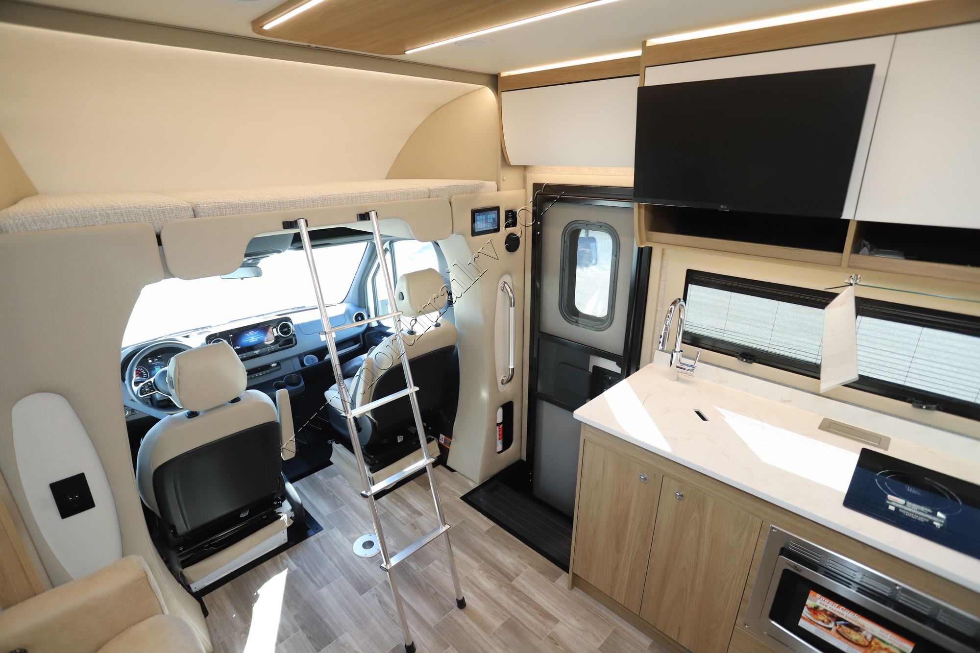 New 2026 Tiffin Motor Homes Wayfarer 25XLW Class C  For Sale