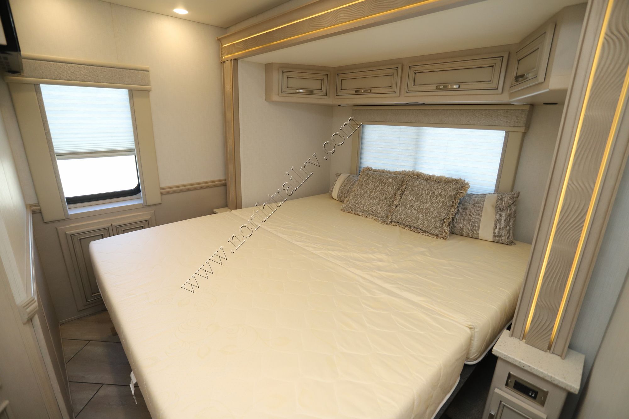 Used 2024 Newmar Bay Star Sport 2813 Class A  For Sale