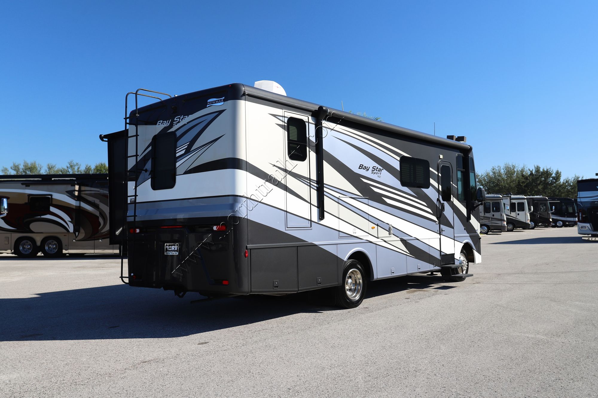 Used 2024 Newmar Bay Star Sport 2813 Class A  For Sale