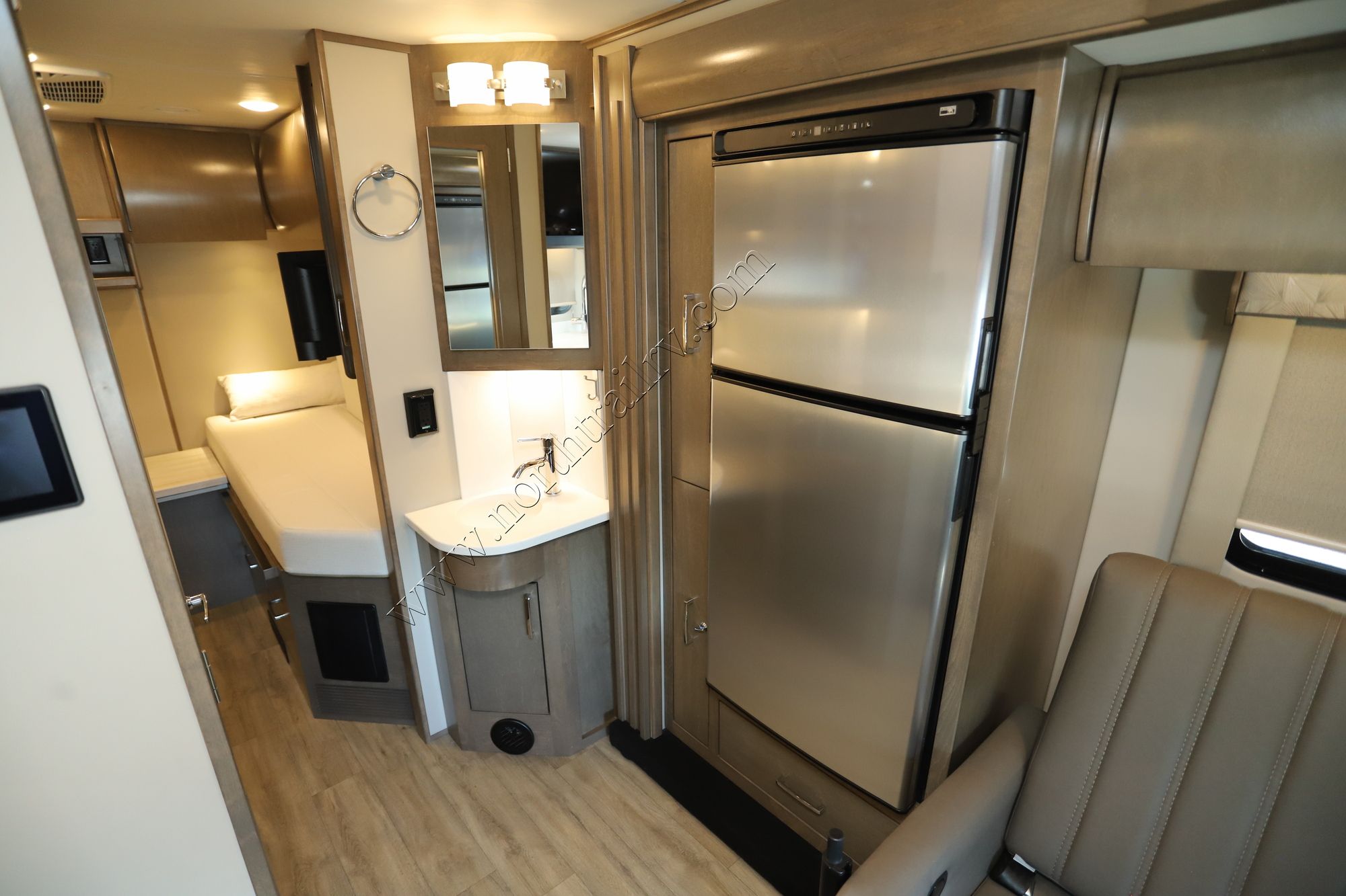 Used 2025 Renegade Rv Vienna 25TBN Class C  For Sale