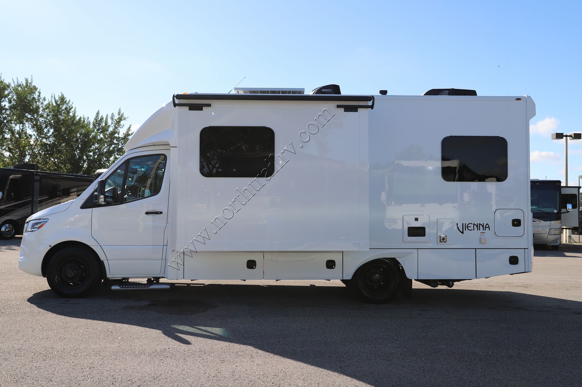 Used 2025 Renegade Rv Vienna 25TBN Class C  For Sale