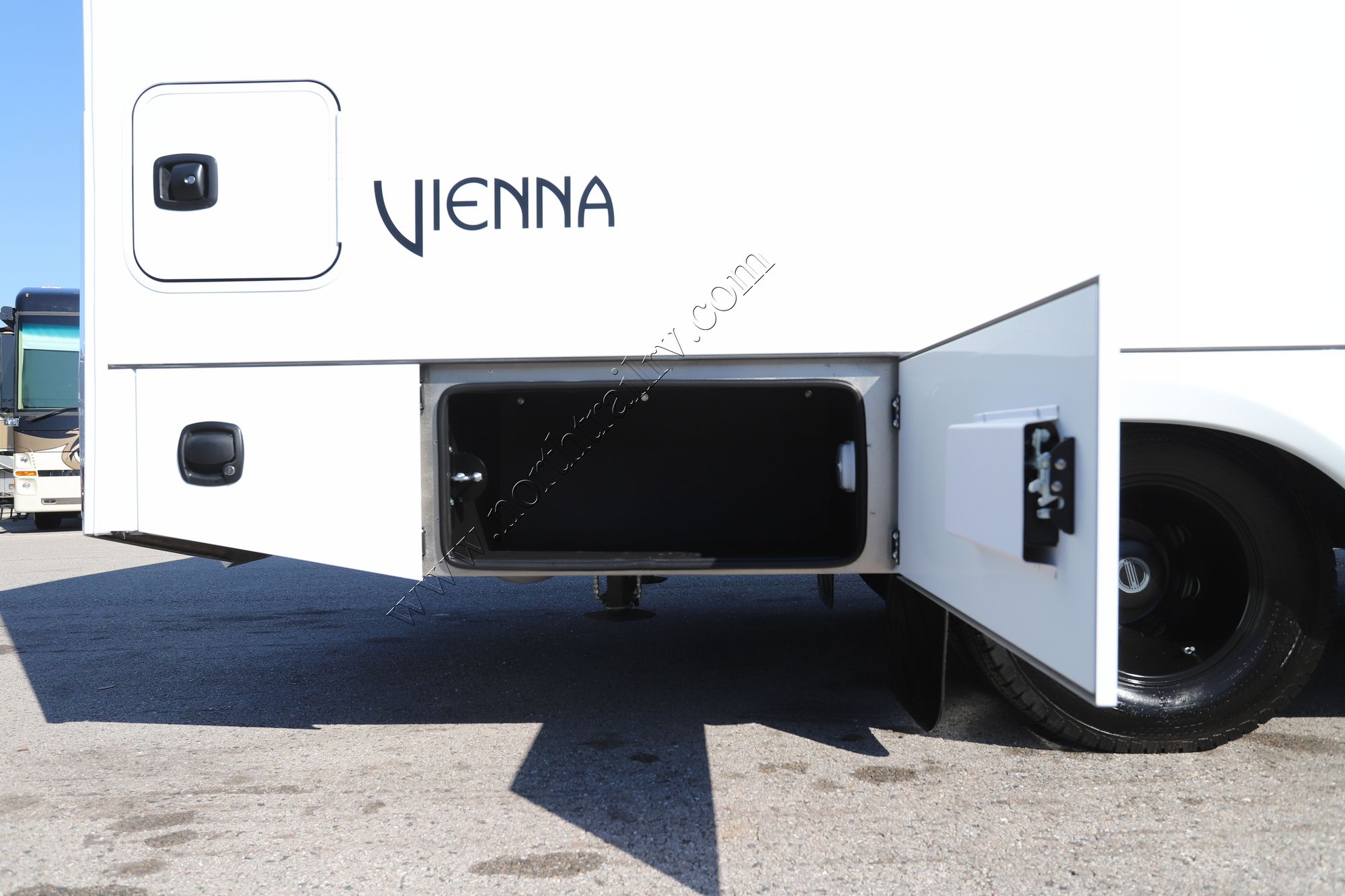 Used 2025 Renegade Rv Vienna 25TBN Class C  For Sale