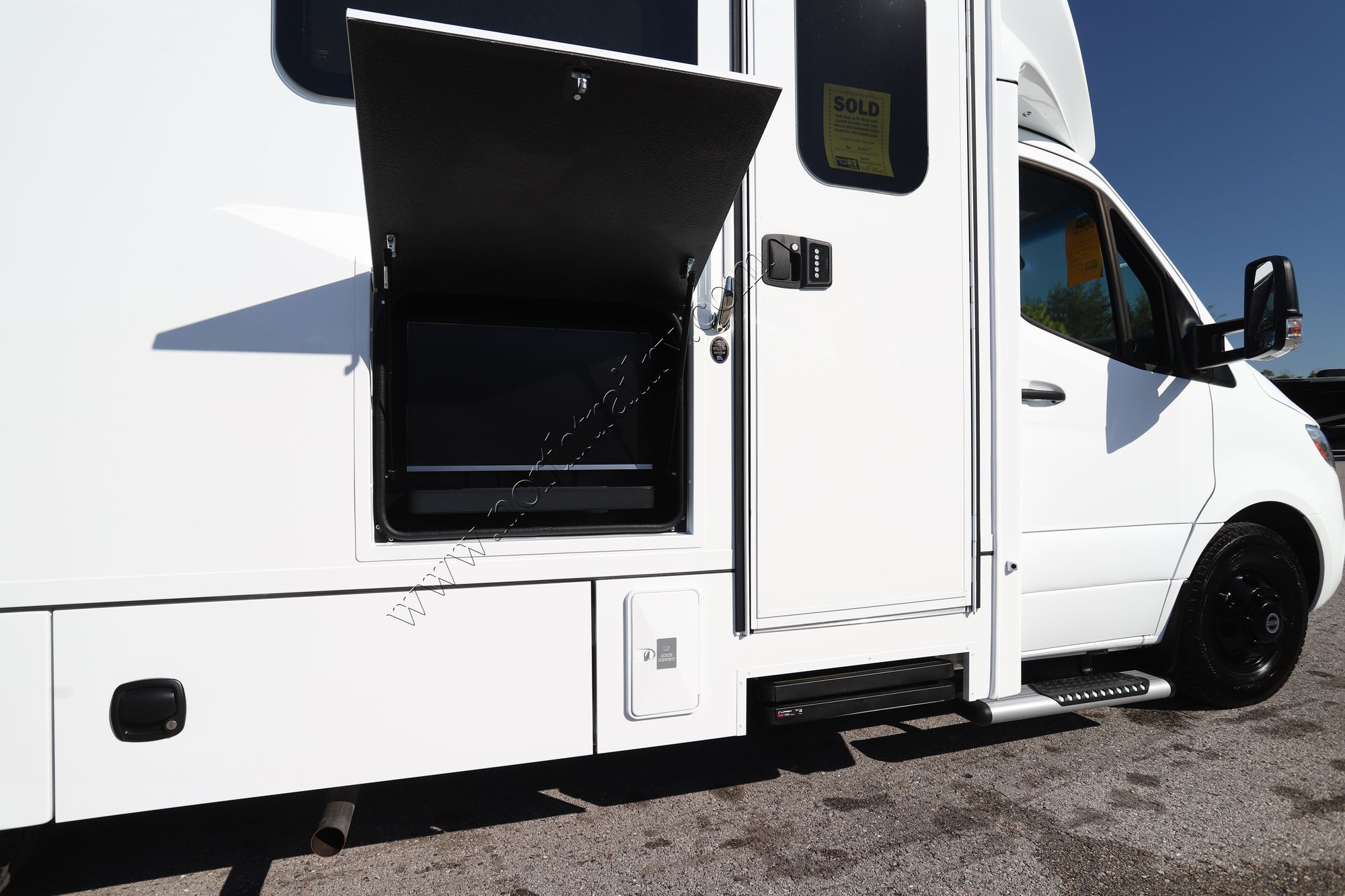 Used 2025 Renegade Rv Vienna 25TBN Class C  For Sale