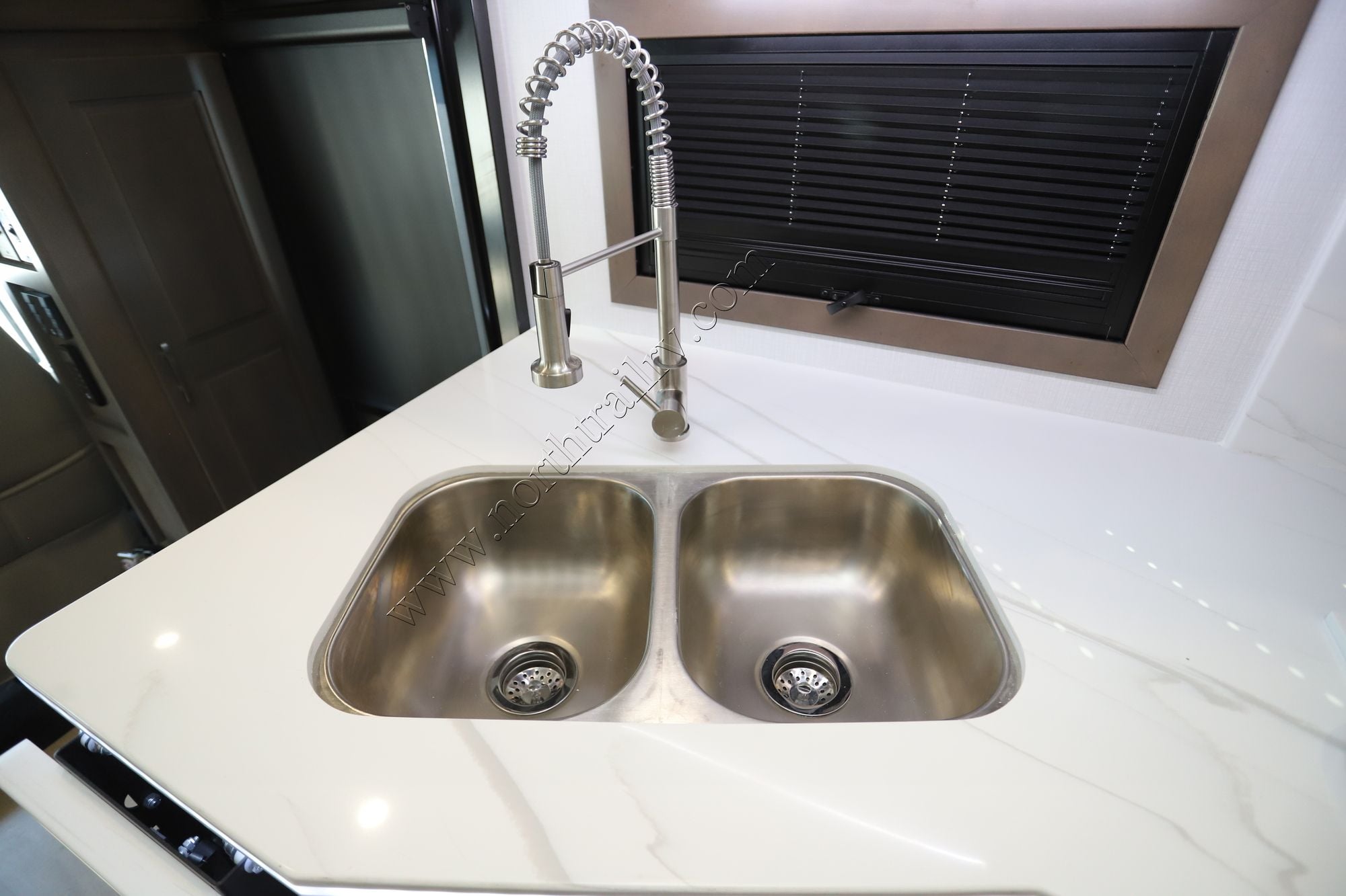 New 2026 Dynamax Dynaquest Xl 3700RB Super C  For Sale