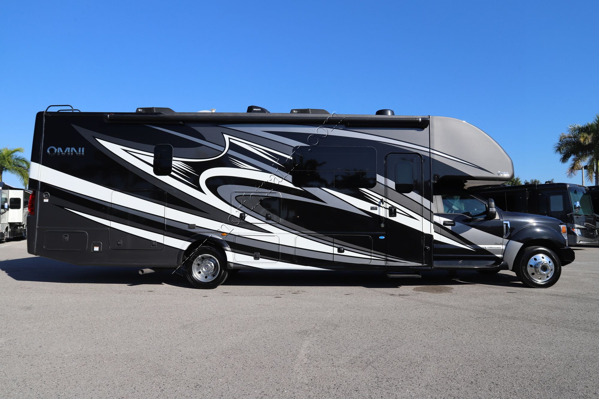 Used 2022 Thor Omni SV34 Super C  For Sale