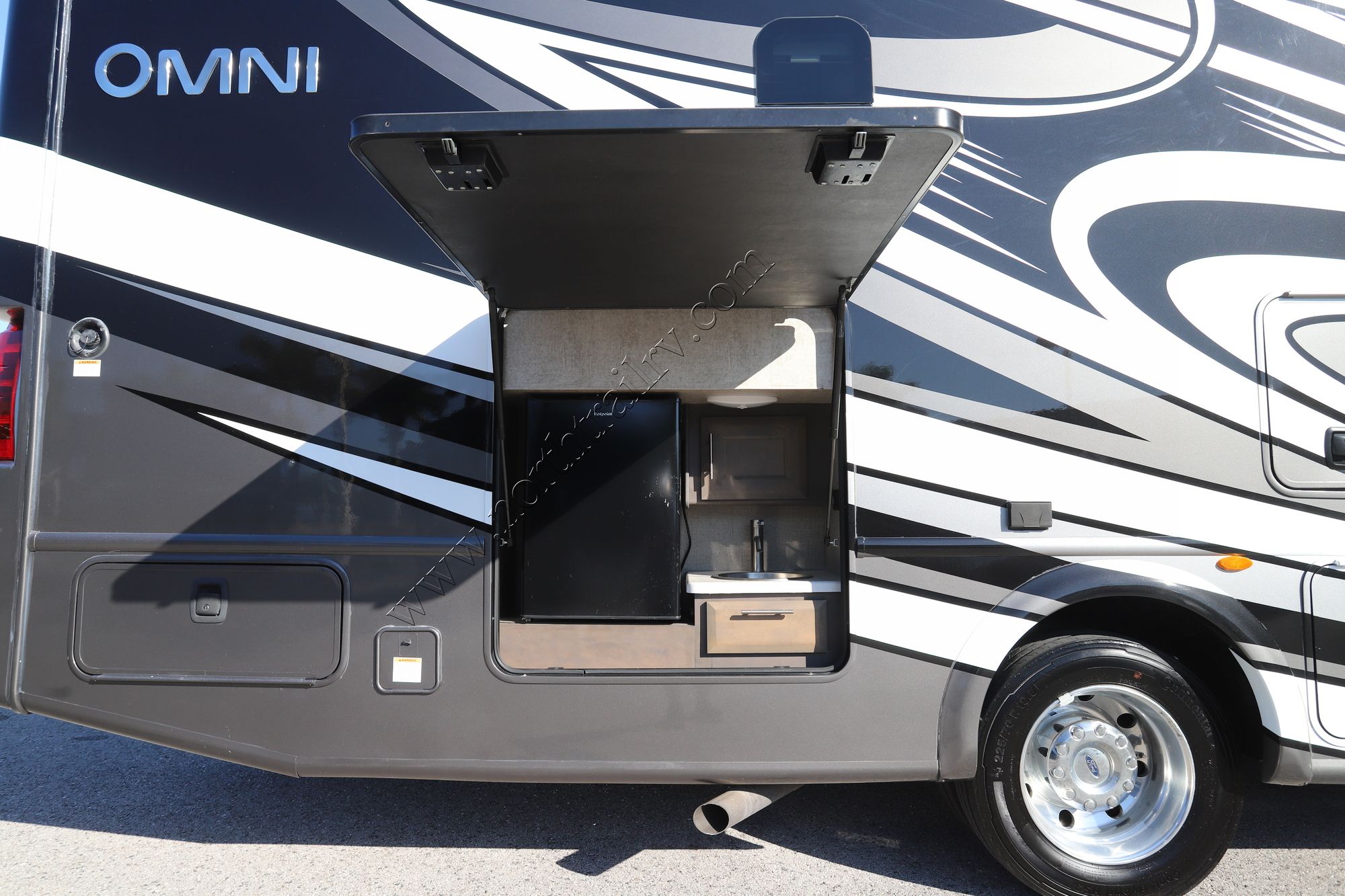 Used 2022 Thor Omni SV34 Super C  For Sale