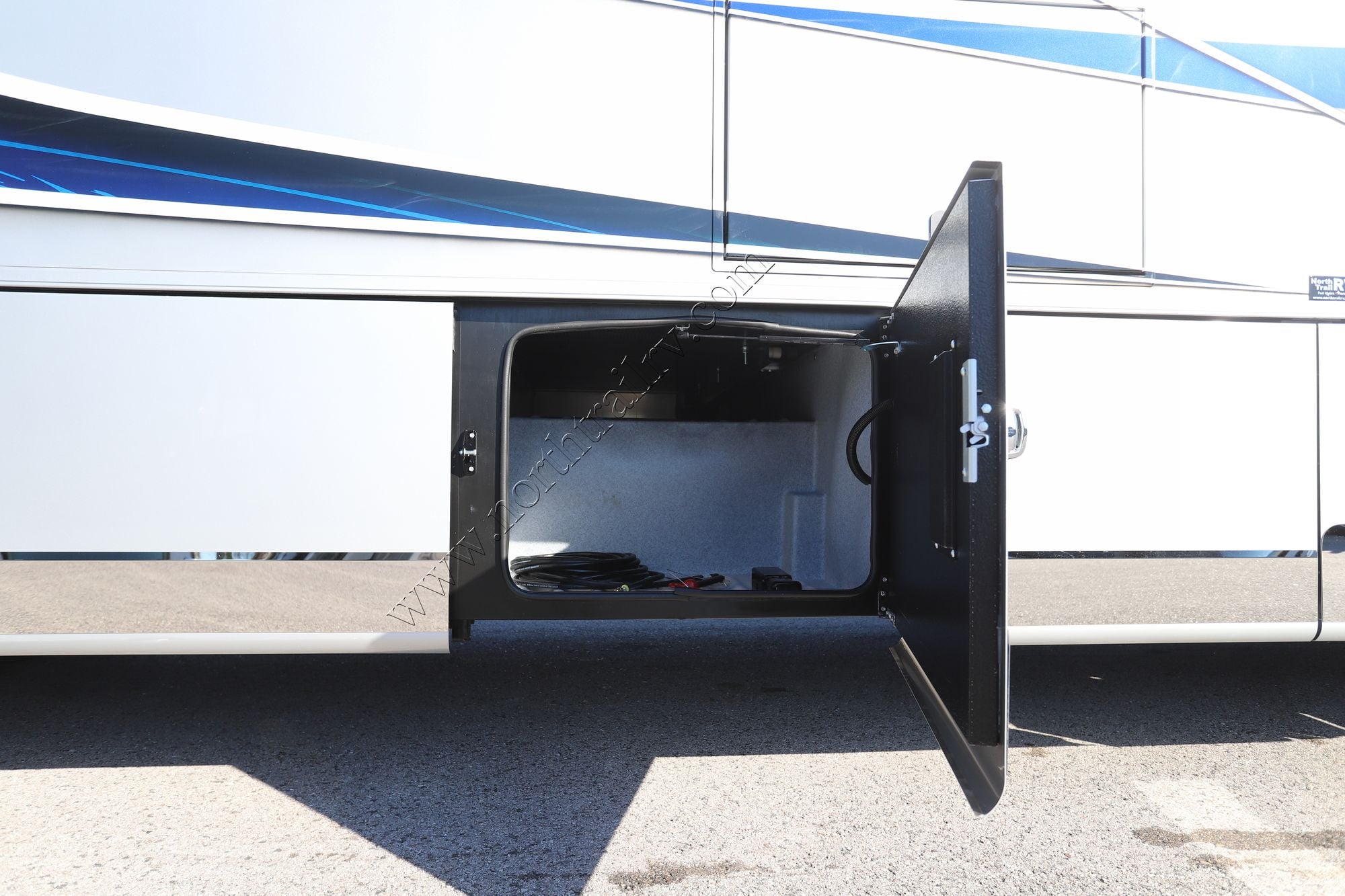 New 2026 Dynamax Dynaquest Xl 3700RB Super C  For Sale