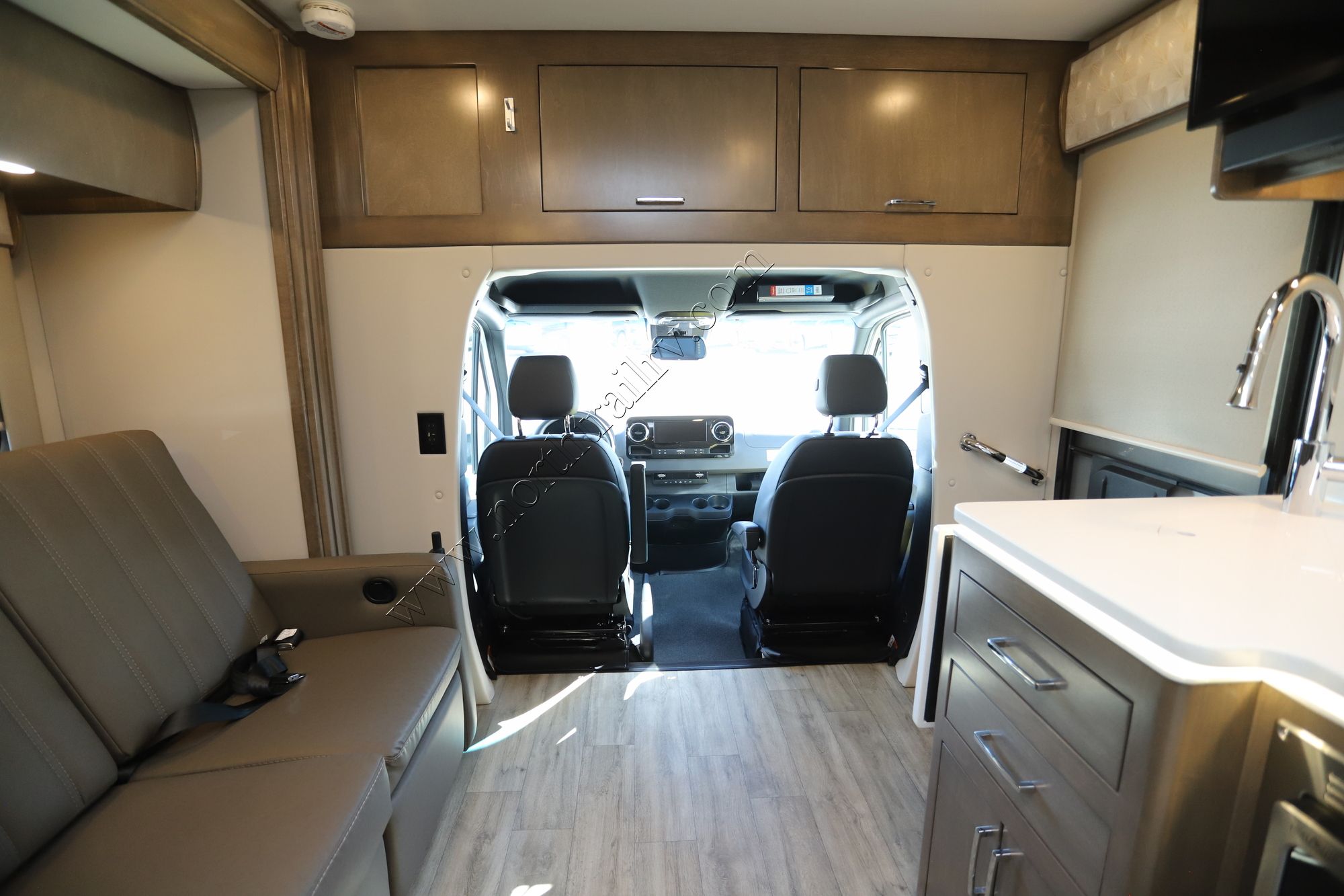 Used 2025 Renegade Rv Vienna 25TBN Class C  For Sale