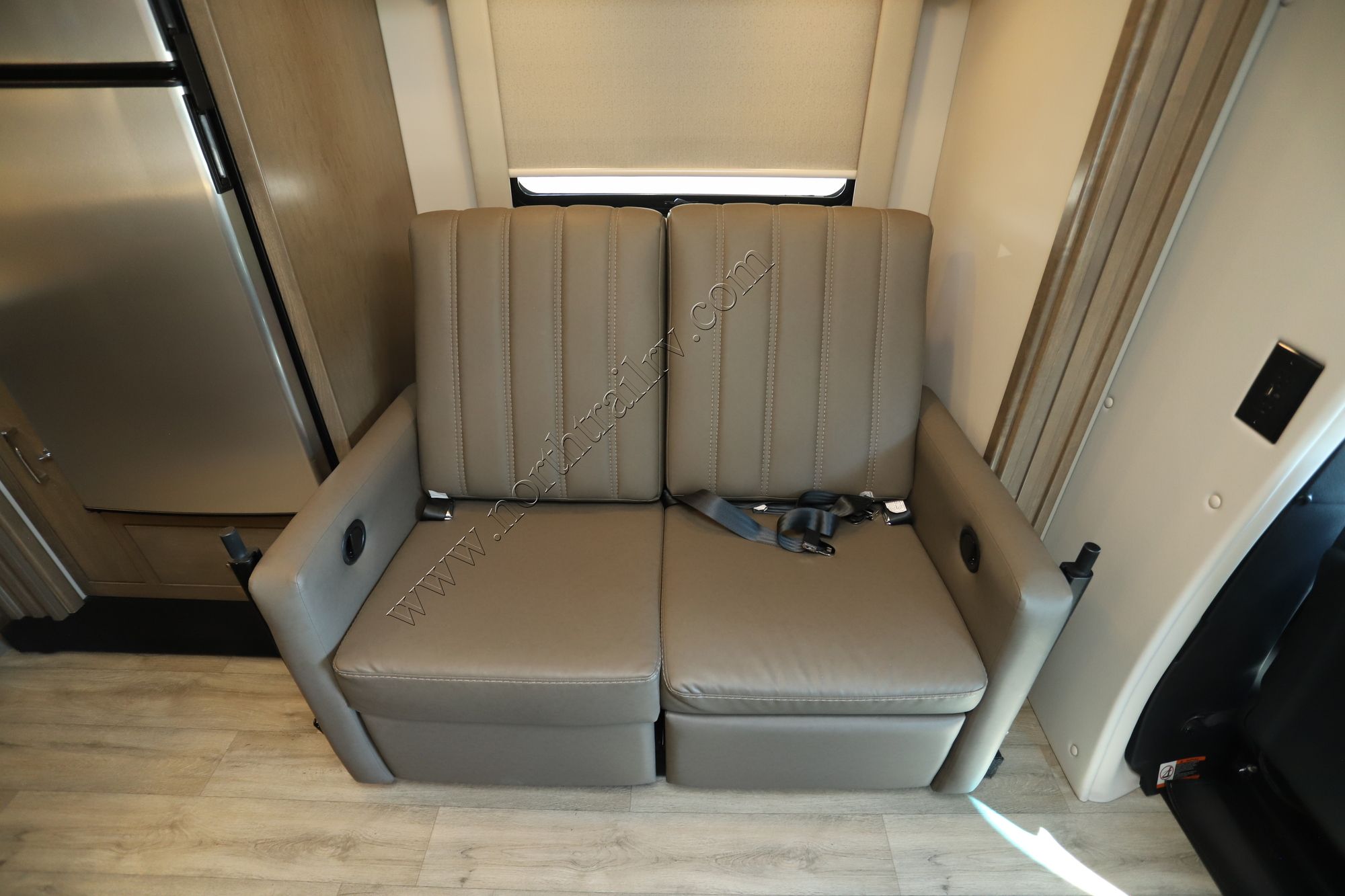 Used 2025 Renegade Rv Vienna 25TBN Class C  For Sale