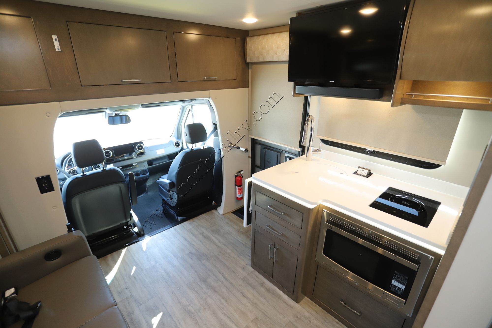 Used 2025 Renegade Rv Vienna 25TBN Class C  For Sale