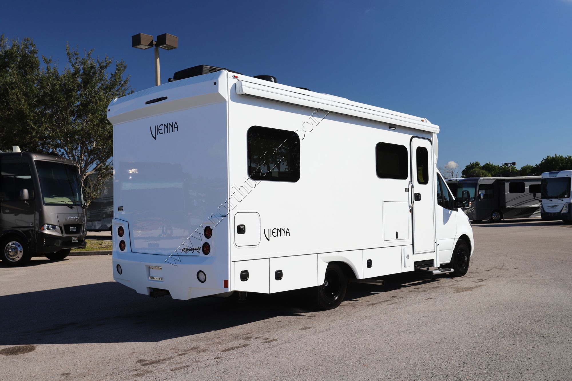 Used 2025 Renegade Rv Vienna 25TBN Class C  For Sale