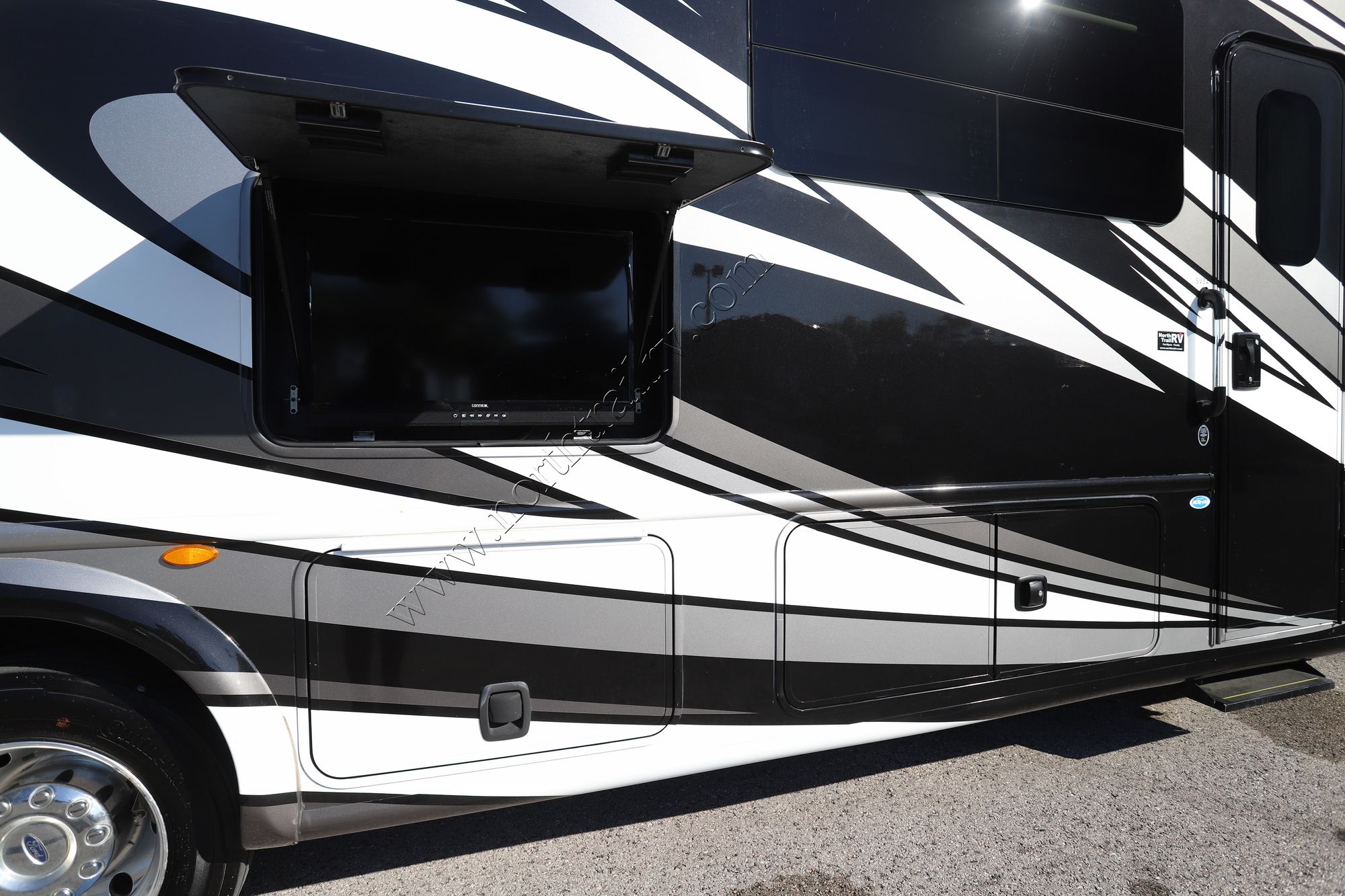 Used 2022 Thor Omni SV34 Super C  For Sale