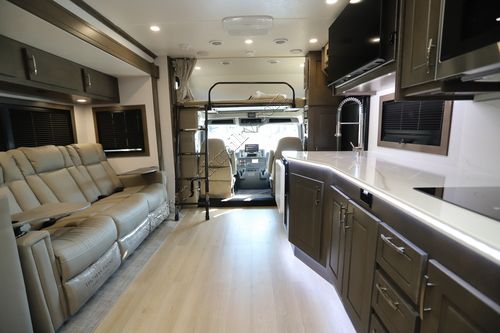 2026 Dynamax Dynaquest Xl 3700RB Super C