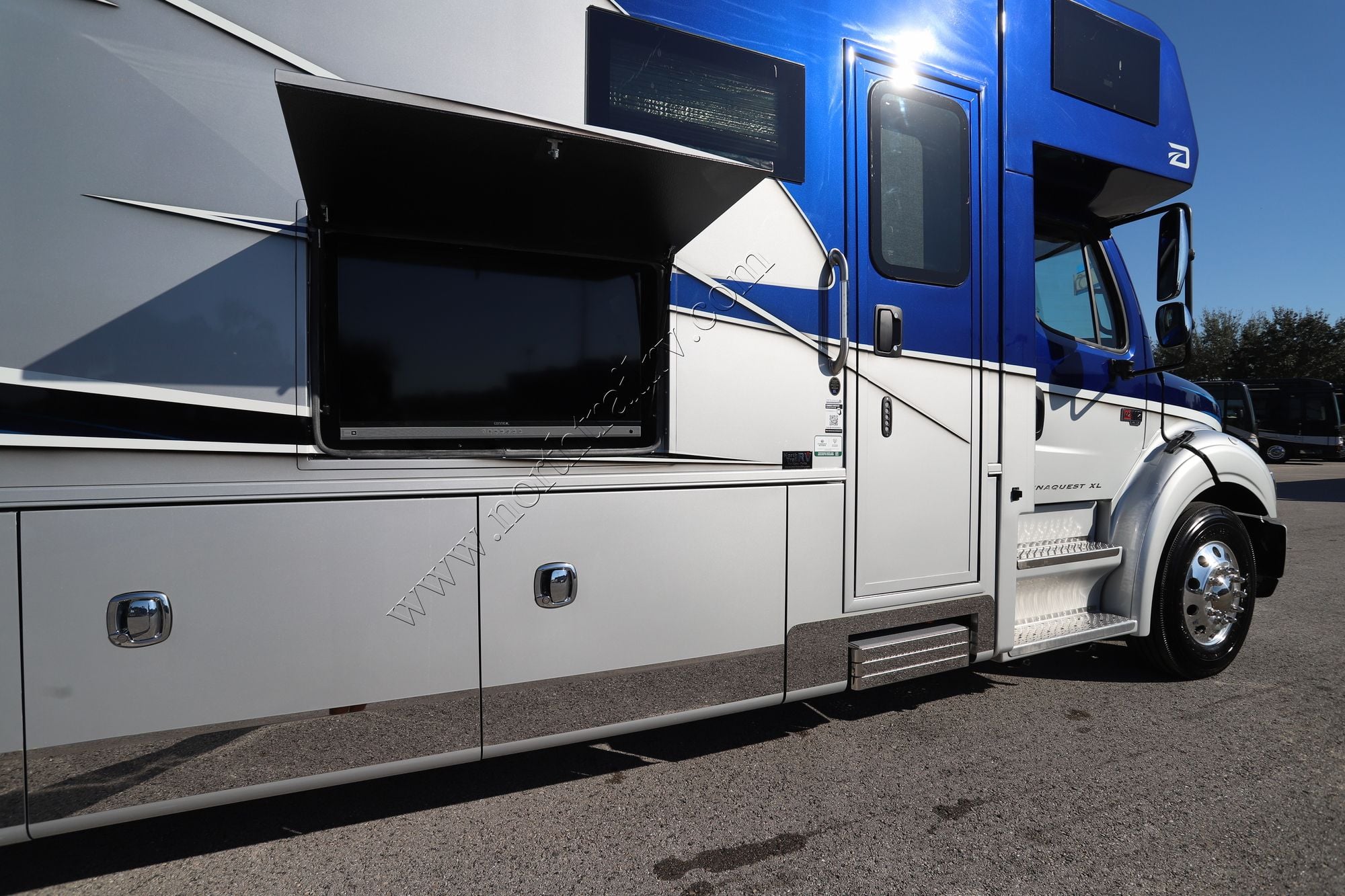 New 2026 Dynamax Dynaquest Xl 3700RB Super C  For Sale