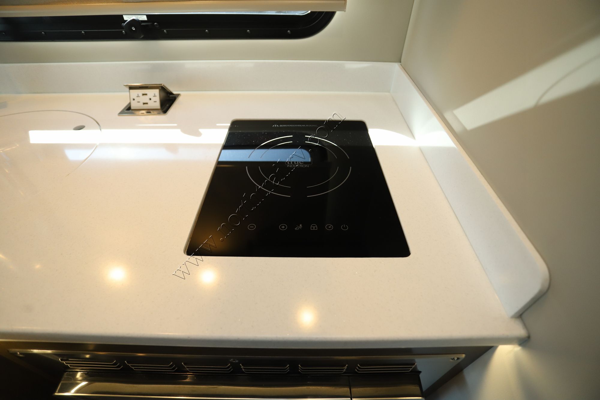 Used 2025 Renegade Rv Vienna 25TBN Class C  For Sale