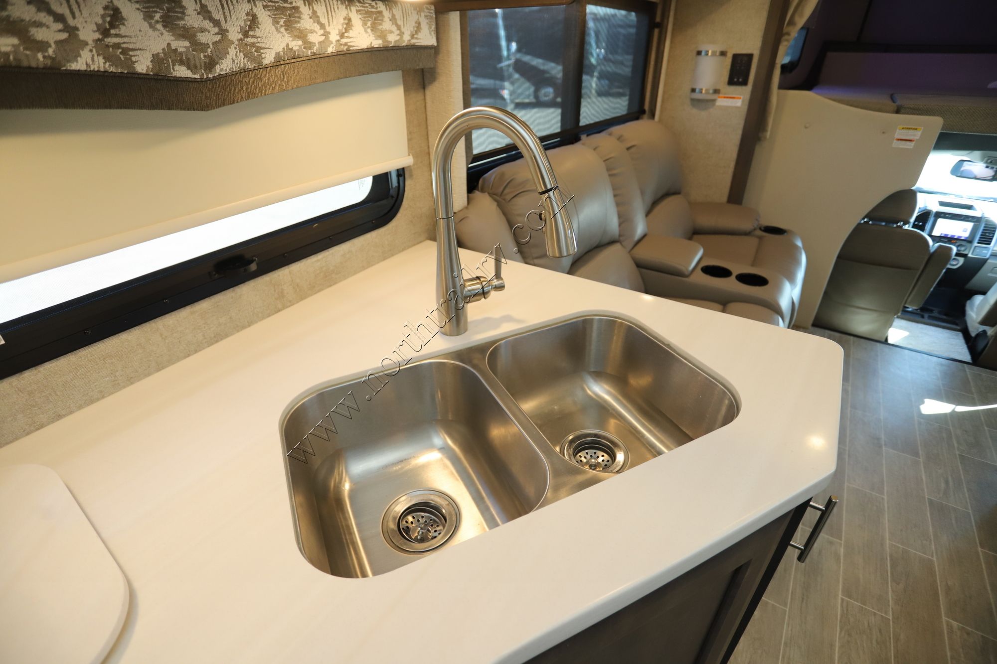 Used 2022 Thor Omni SV34 Super C  For Sale