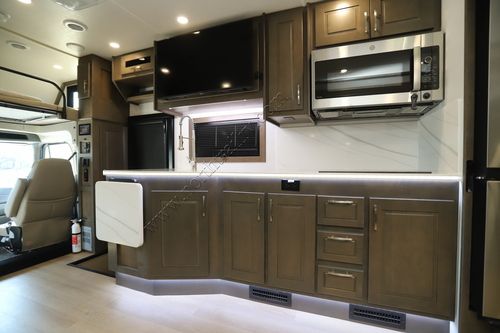 2026 Dynamax Dynaquest Xl 3700RB Super C