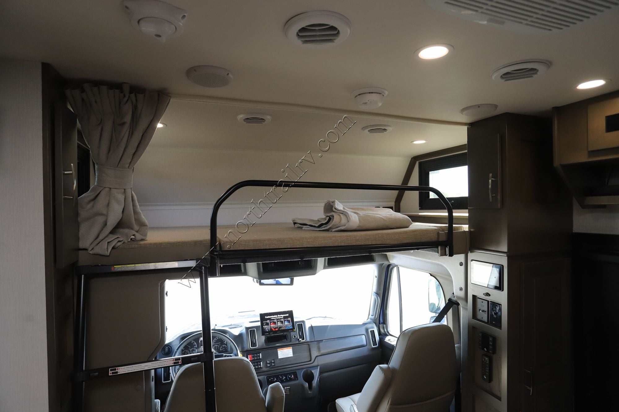 New 2026 Dynamax Dynaquest Xl 3700RB Super C  For Sale