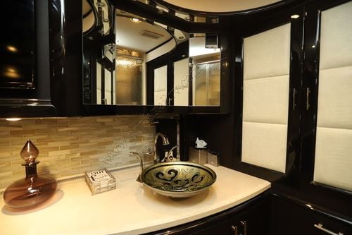 2015 Prevost Liberty ELEGANT LADY