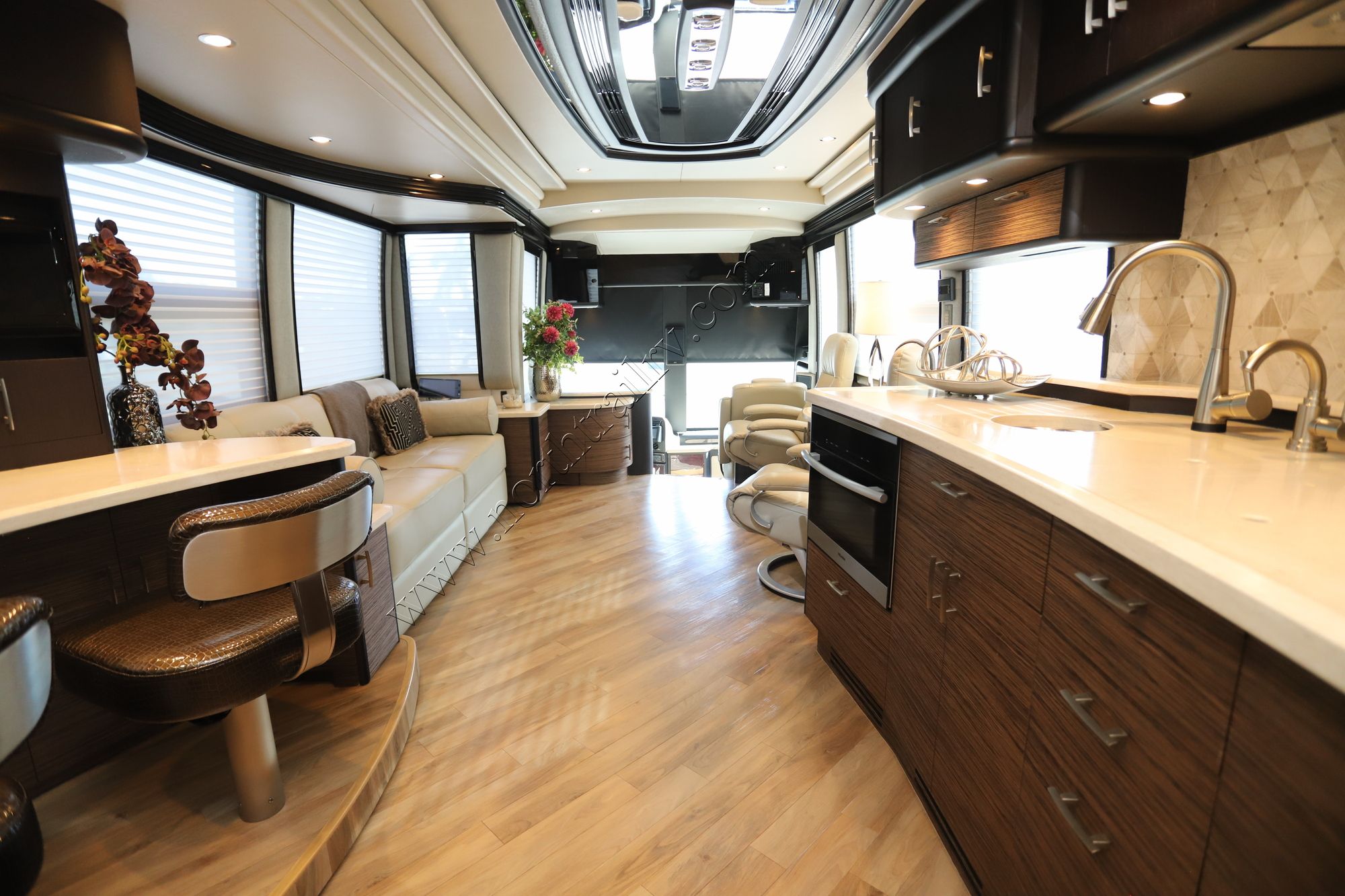 Used 2015 Prevost Liberty ELEGANT LADY Class A  For Sale