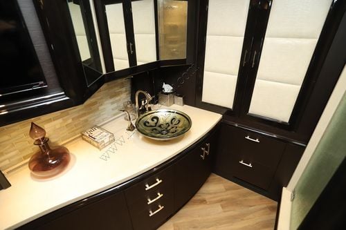 2015 Prevost Liberty ELEGANT LADY