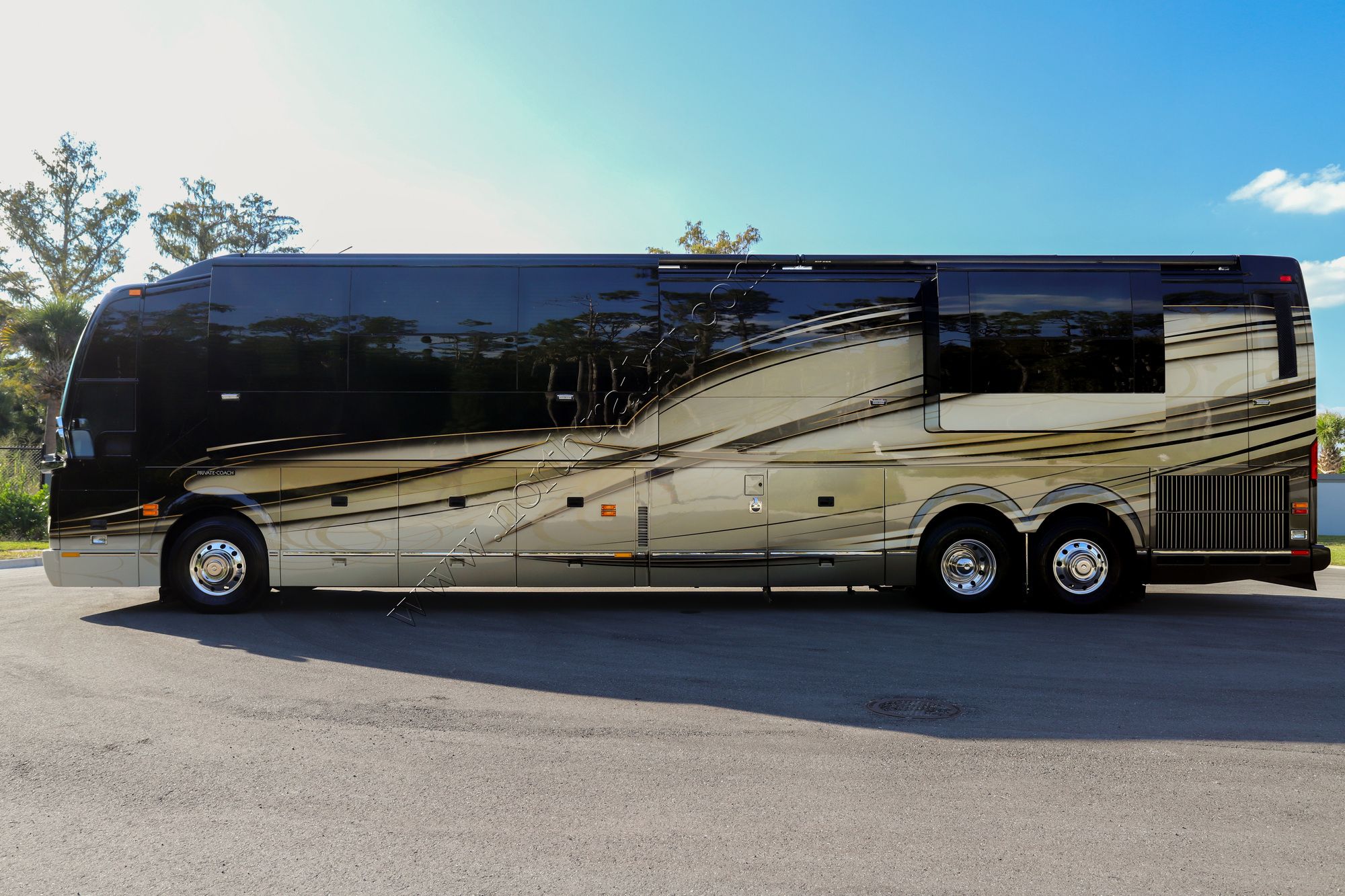 Used 2015 Prevost Liberty ELEGANT LADY Class A  For Sale