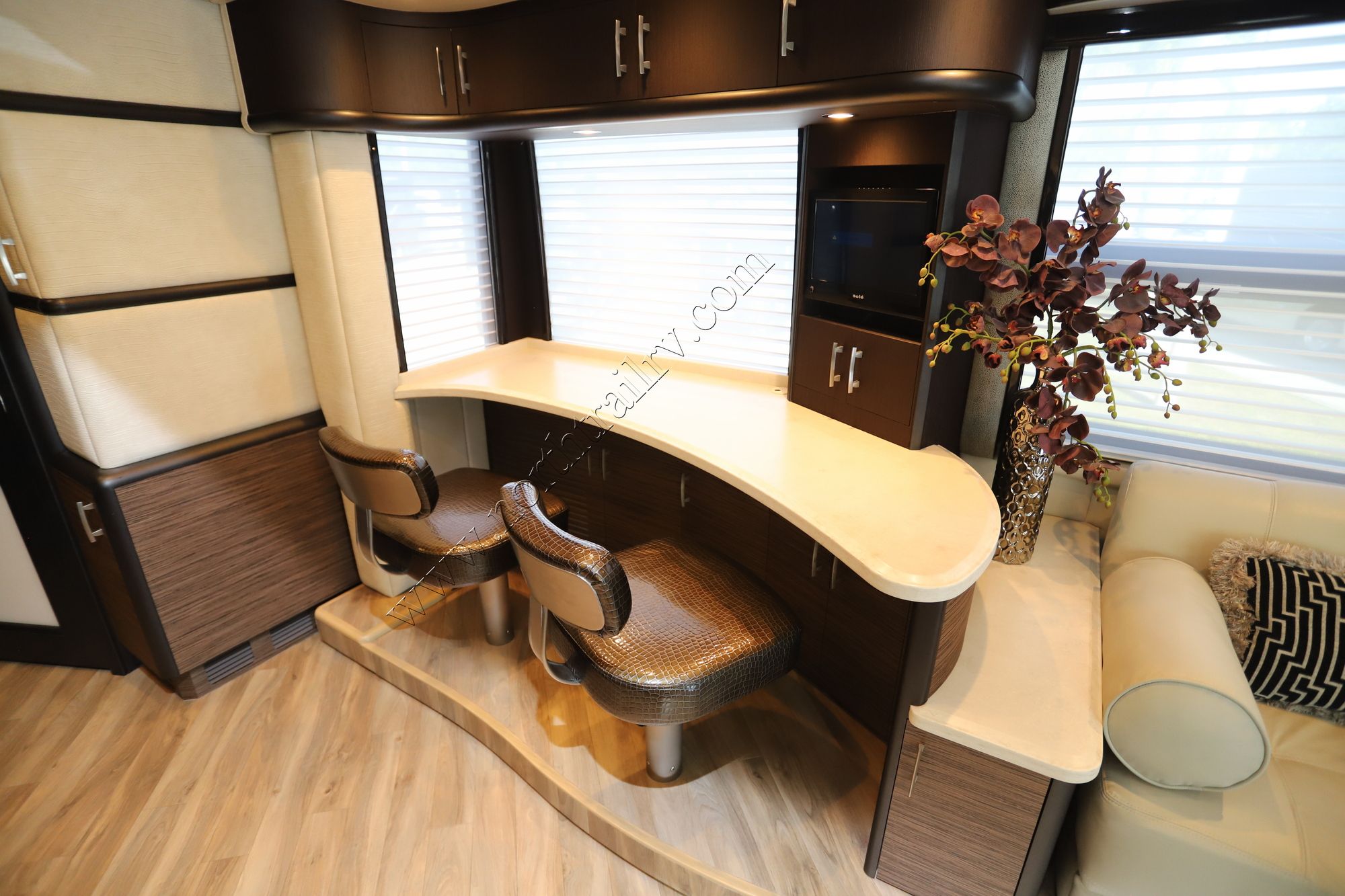 Used 2015 Prevost Liberty ELEGANT LADY Class A  For Sale