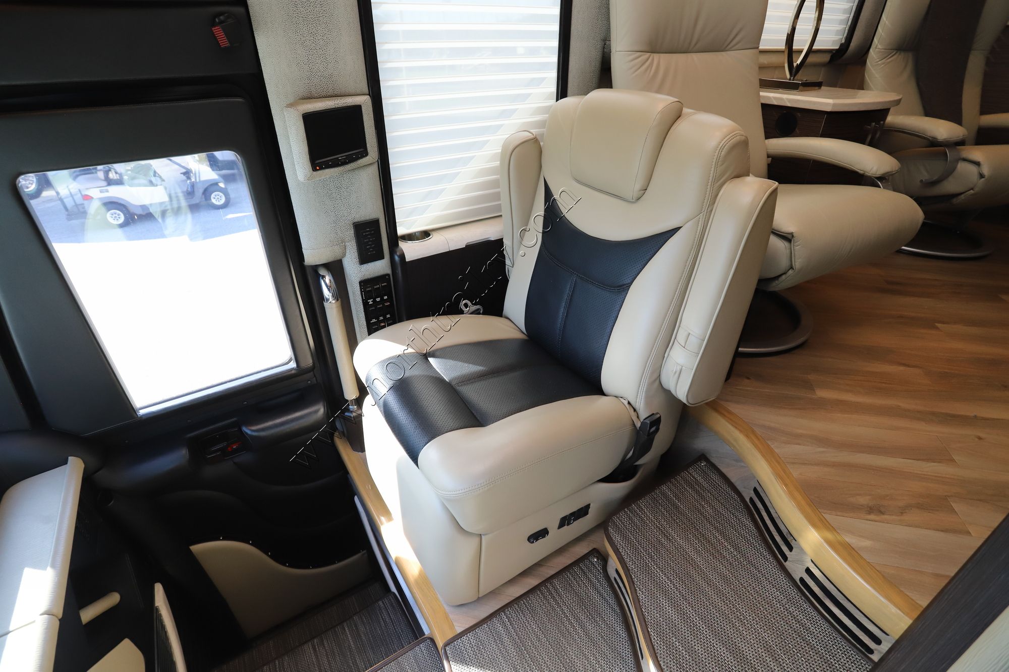 Used 2015 Prevost Liberty ELEGANT LADY Class A  For Sale