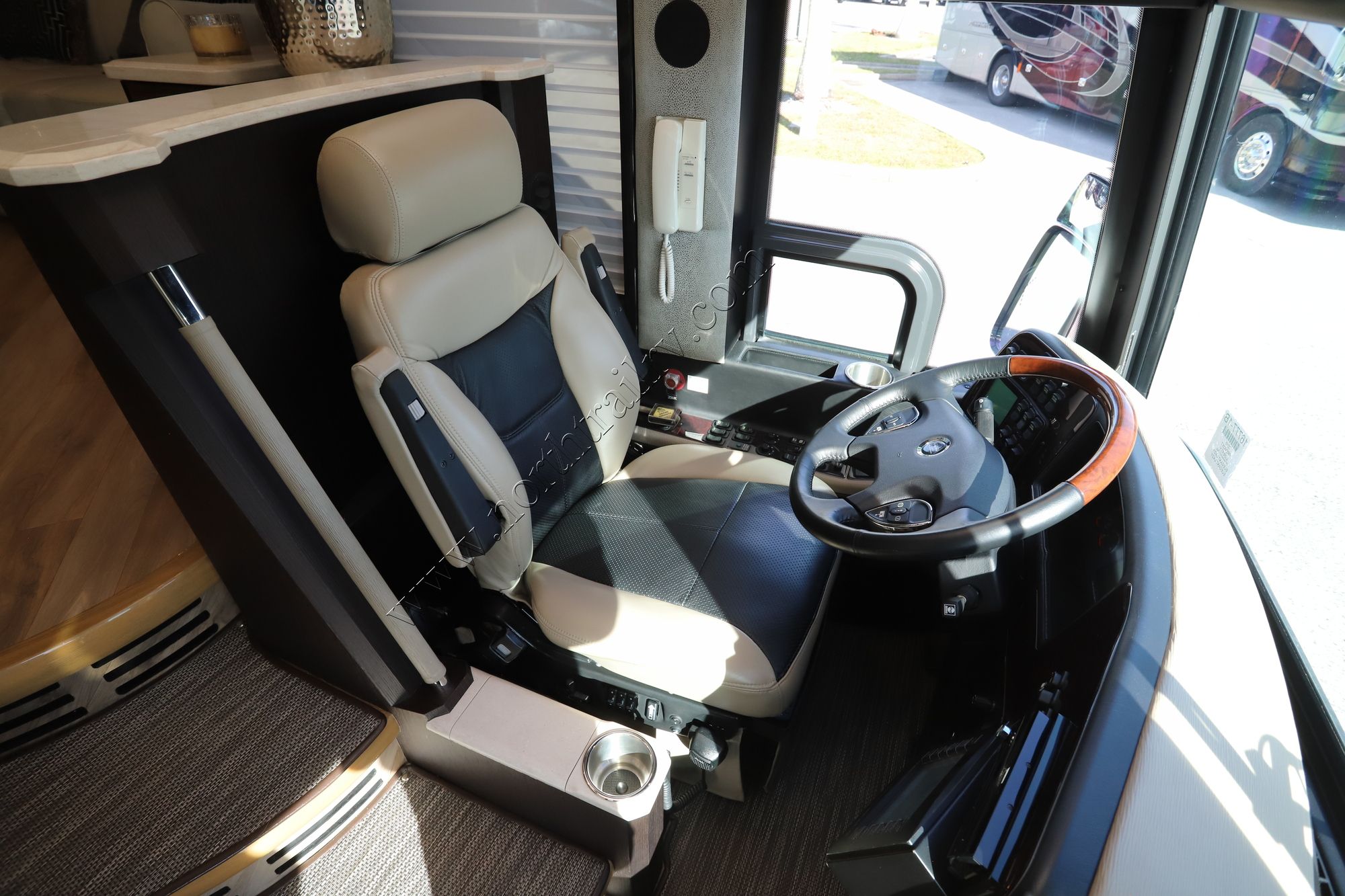 Used 2015 Prevost Liberty ELEGANT LADY Class A  For Sale