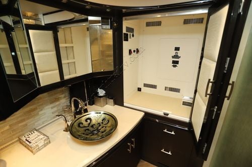 2015 Prevost Liberty ELEGANT LADY