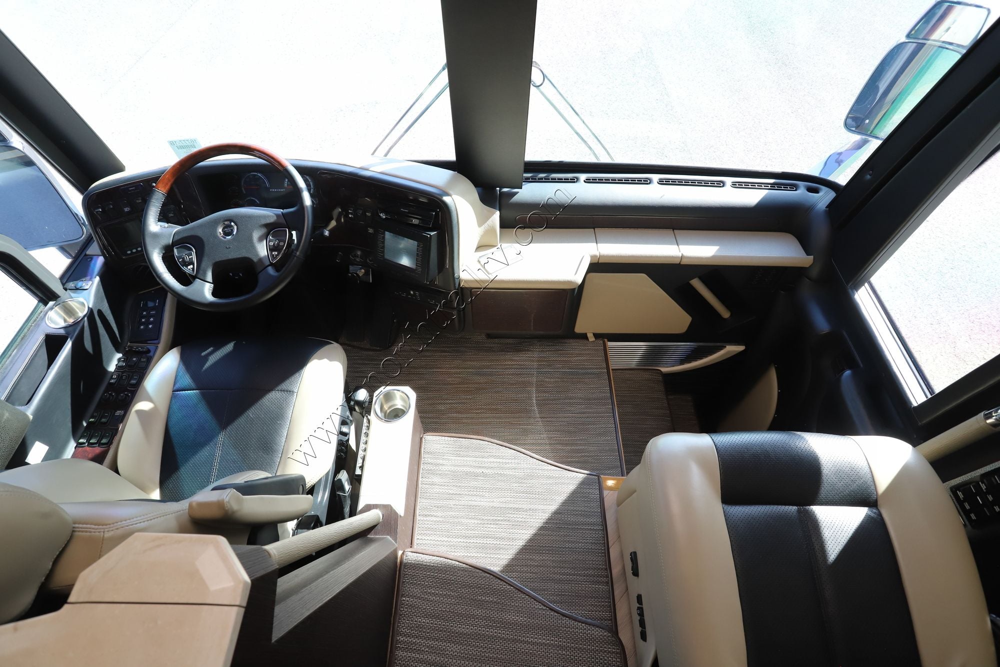 Used 2015 Prevost Liberty ELEGANT LADY Class A  For Sale