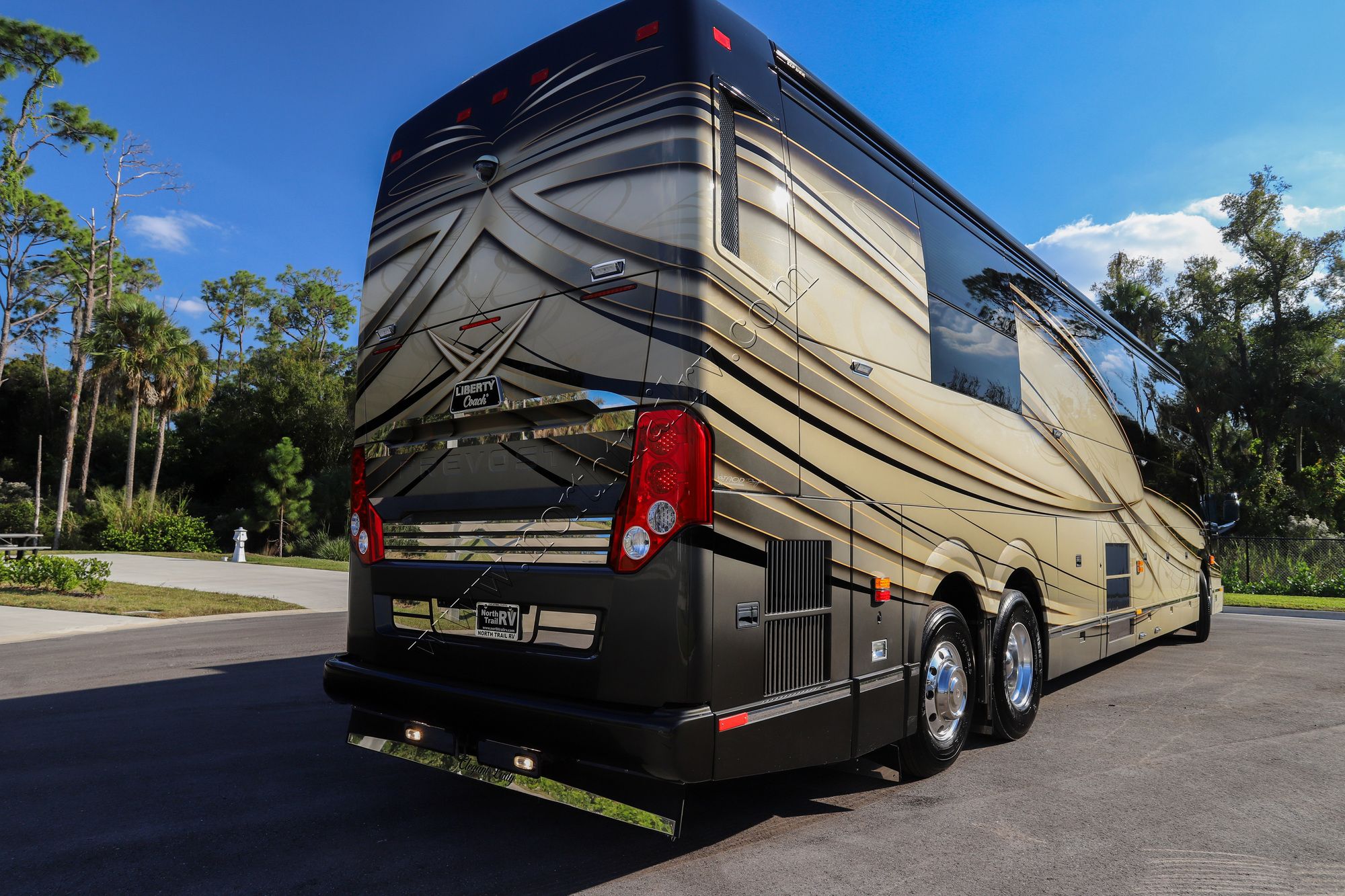 Used 2015 Prevost Liberty ELEGANT LADY Class A  For Sale