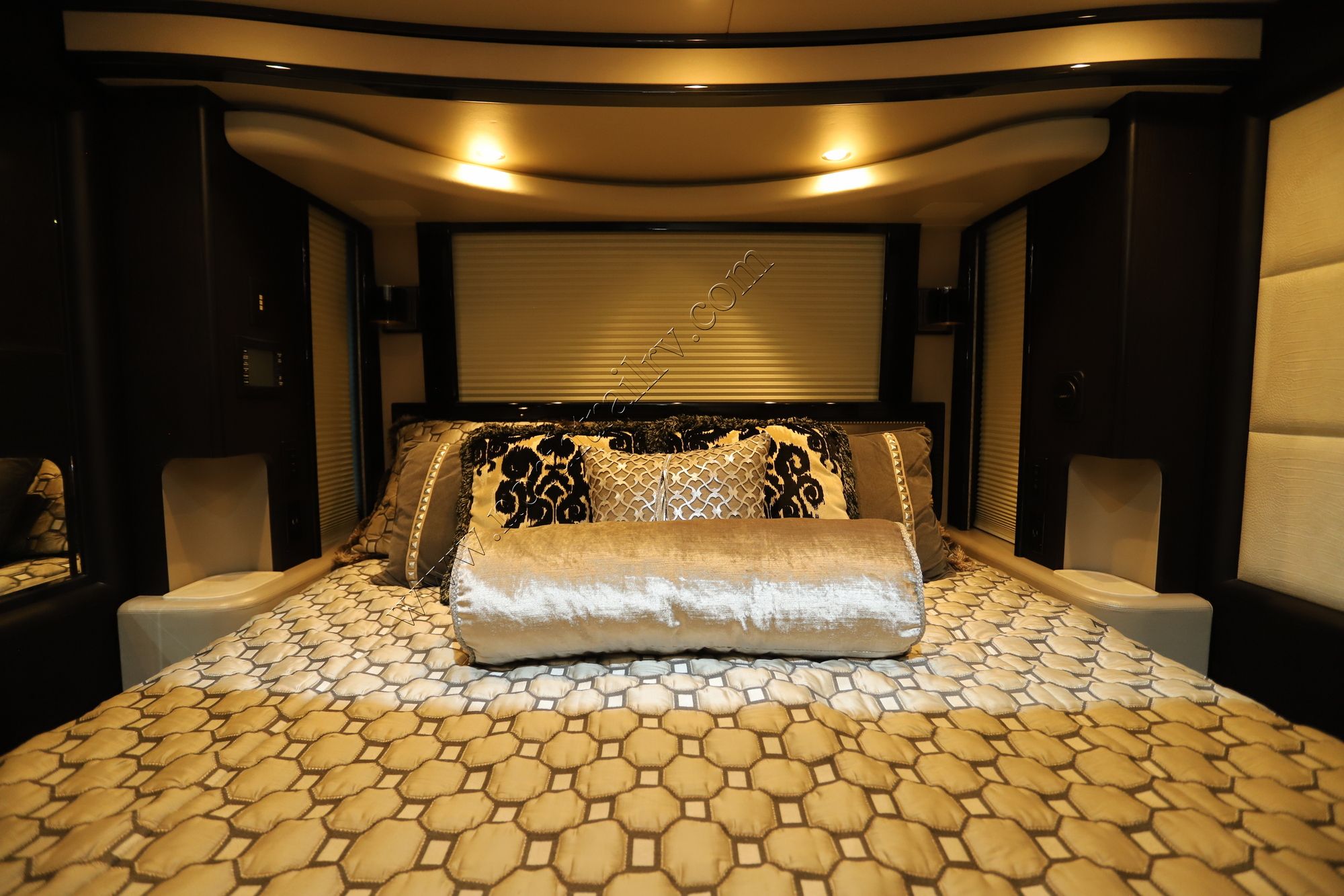 Used 2015 Prevost Liberty ELEGANT LADY Class A  For Sale