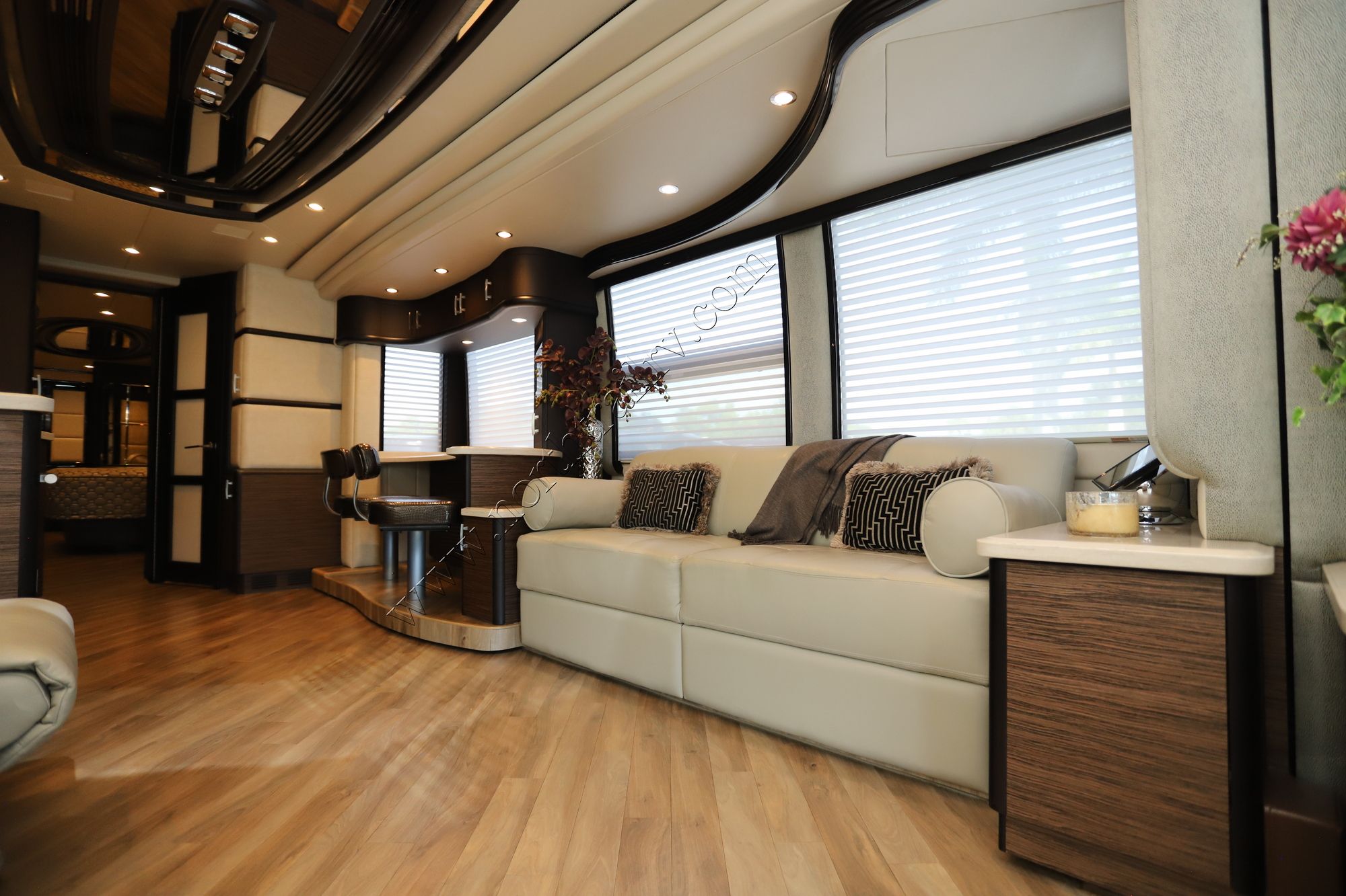 Used 2015 Prevost Liberty ELEGANT LADY Class A  For Sale