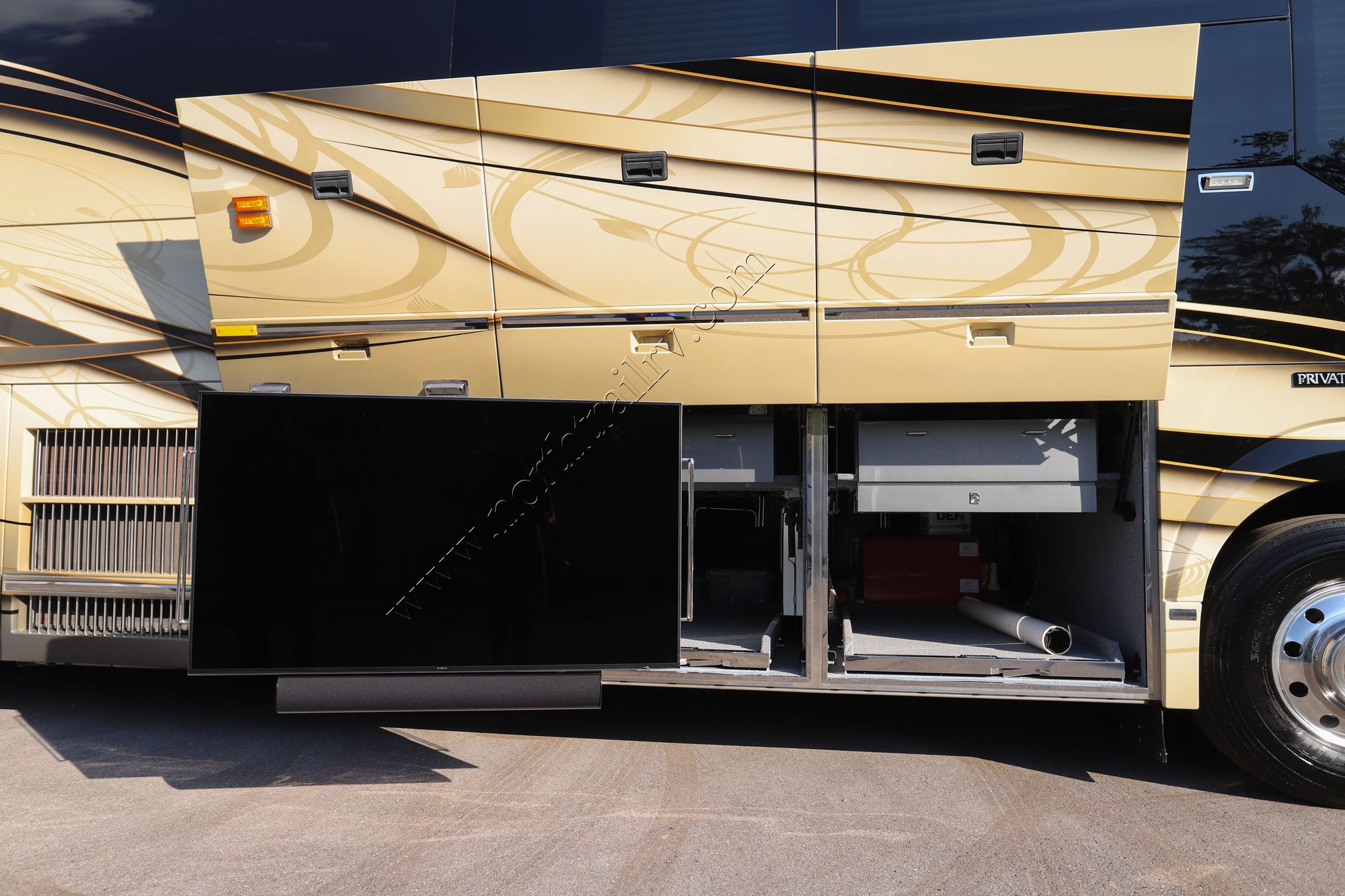 Used 2015 Prevost Liberty ELEGANT LADY Class A  For Sale