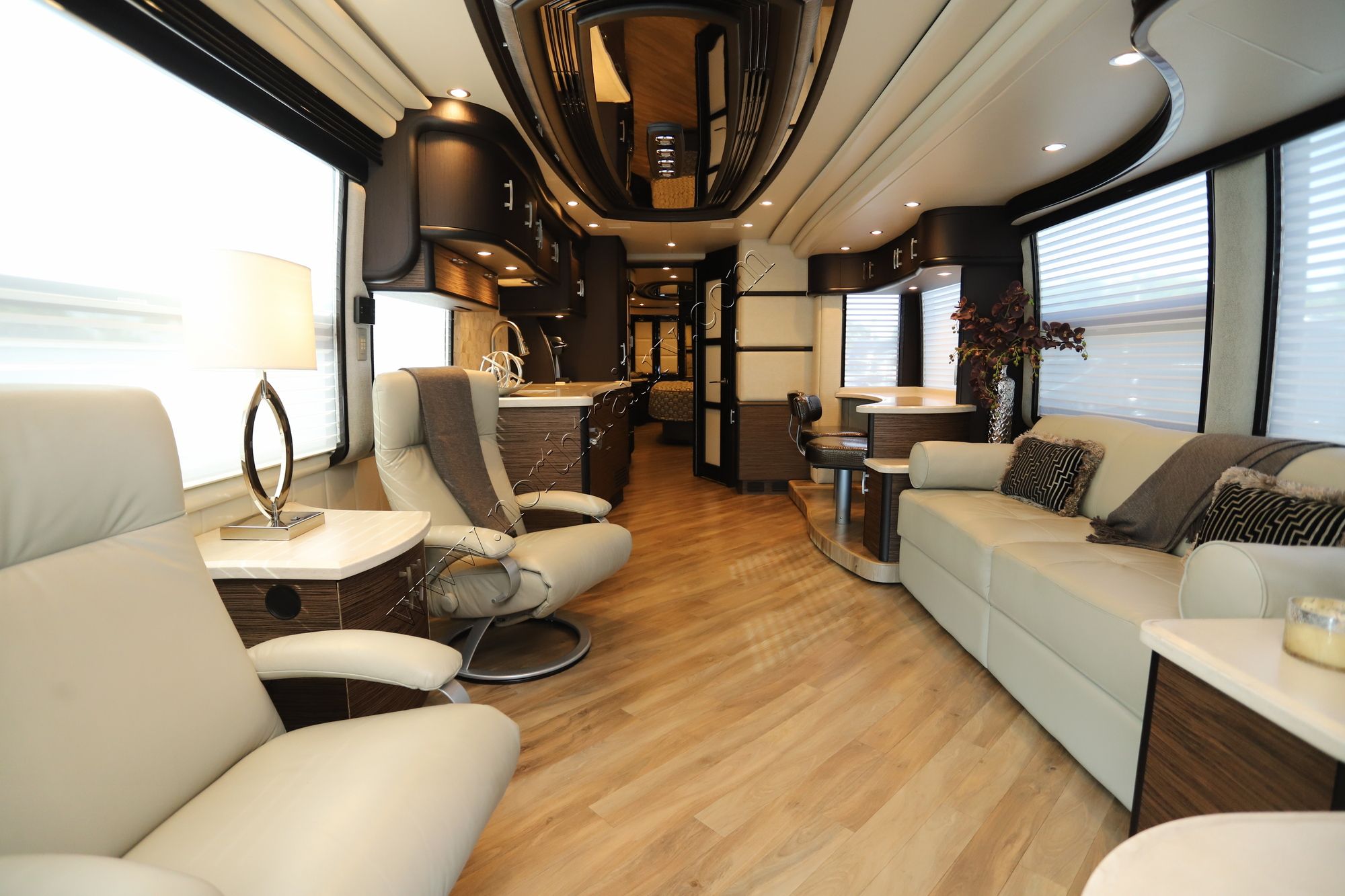 Used 2015 Prevost Liberty ELEGANT LADY Class A  For Sale