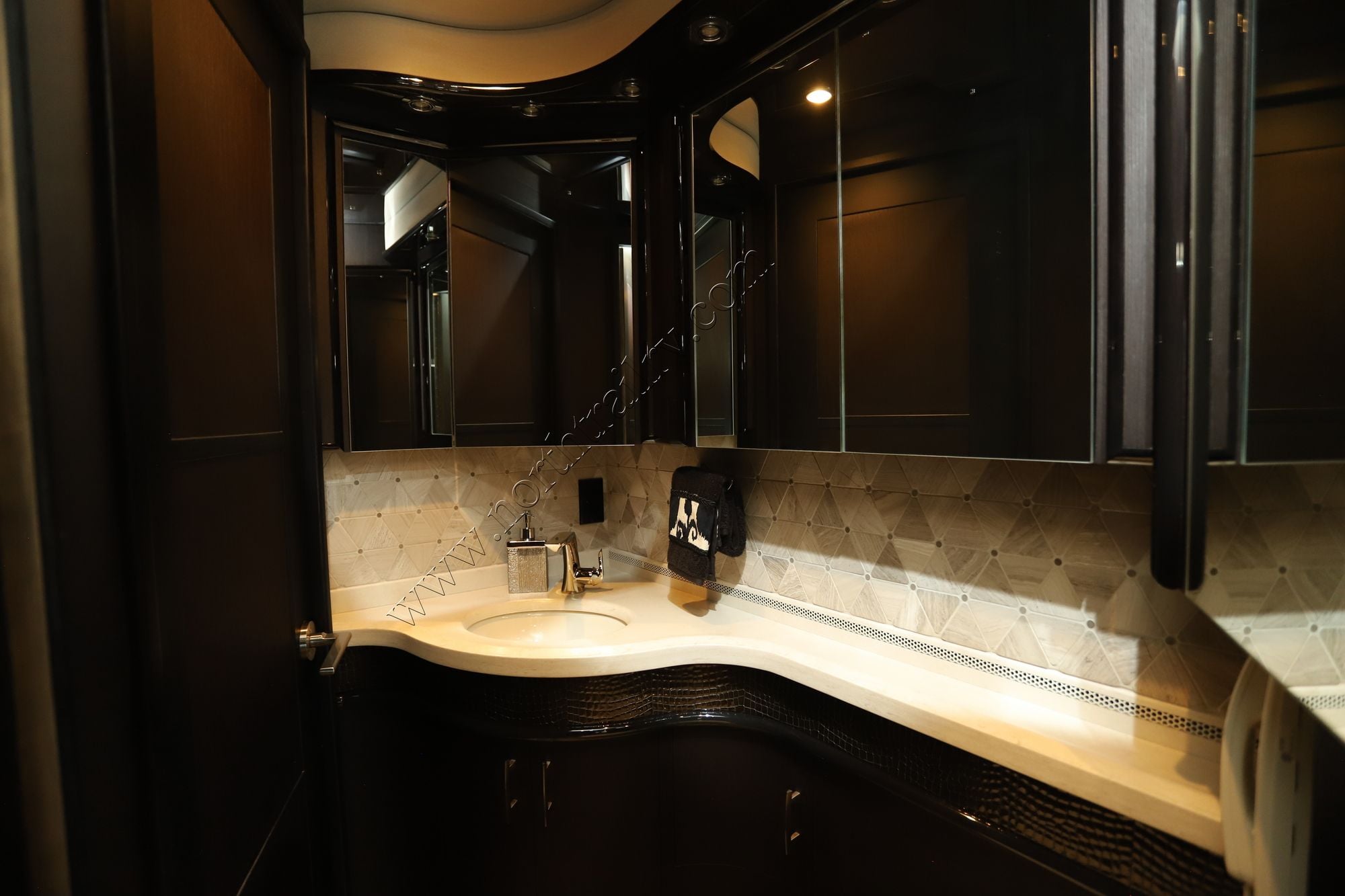 Used 2015 Prevost Liberty ELEGANT LADY Class A  For Sale