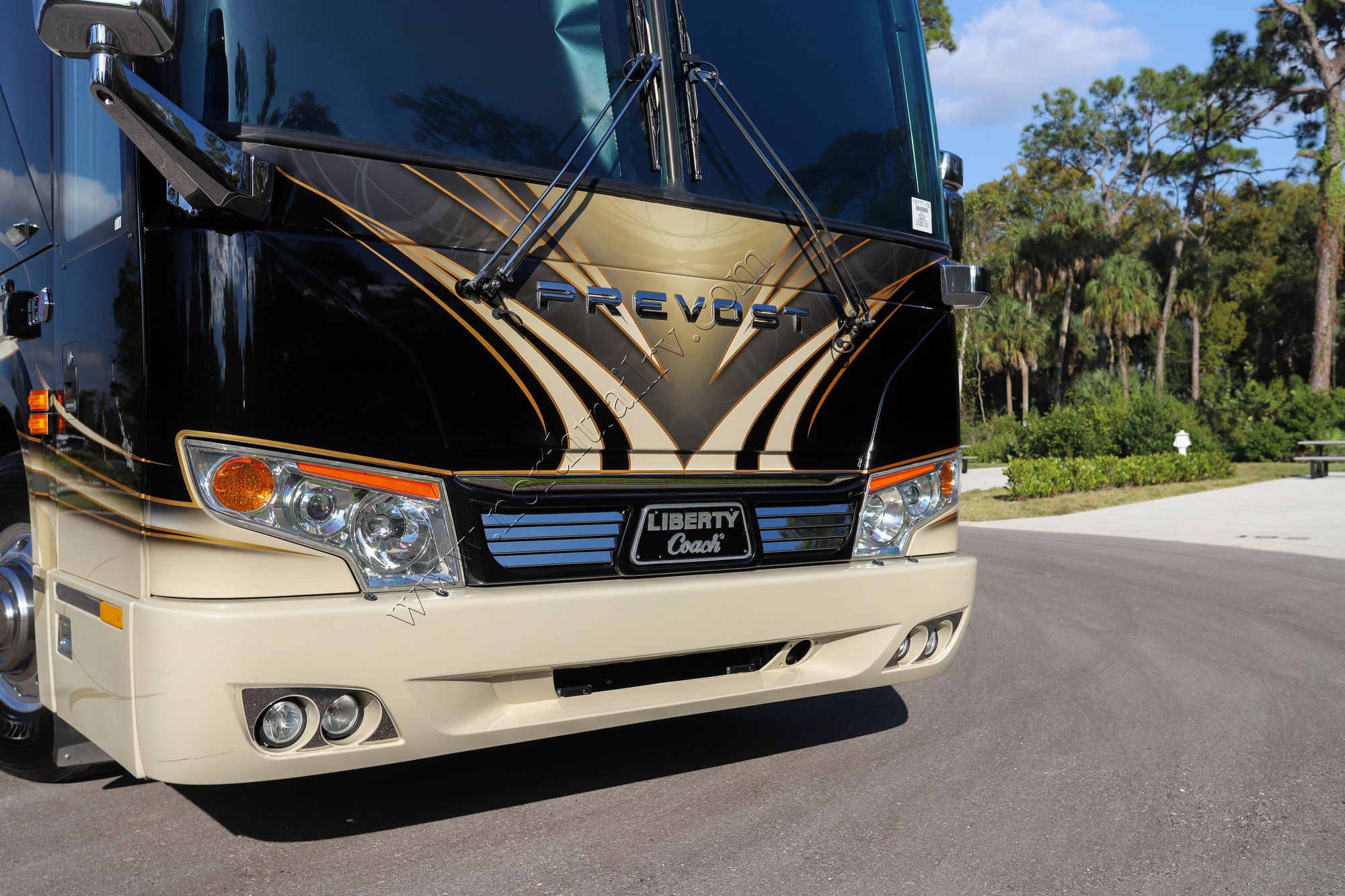 Used 2015 Prevost Liberty ELEGANT LADY Class A  For Sale