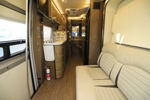 2018 Winnebago Era 70M