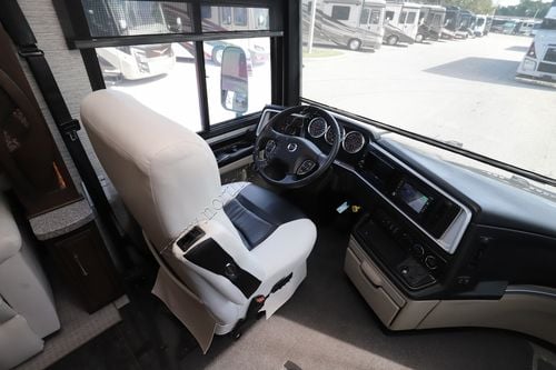2018 Newmar Ventana 4037
