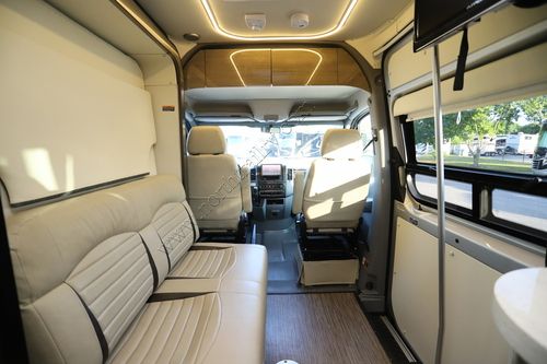 2018 Winnebago Era 70M