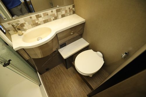 2018 Winnebago Era 70M