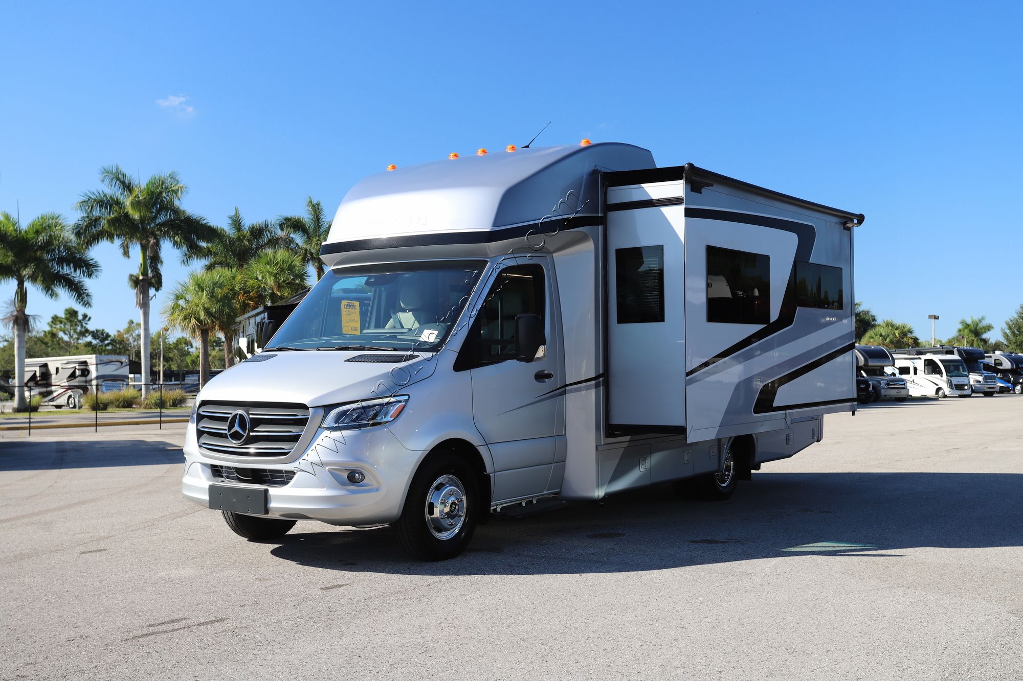 New 2026 Tiffin Motor Homes Wayfarer 25XRW Class C  For Sale