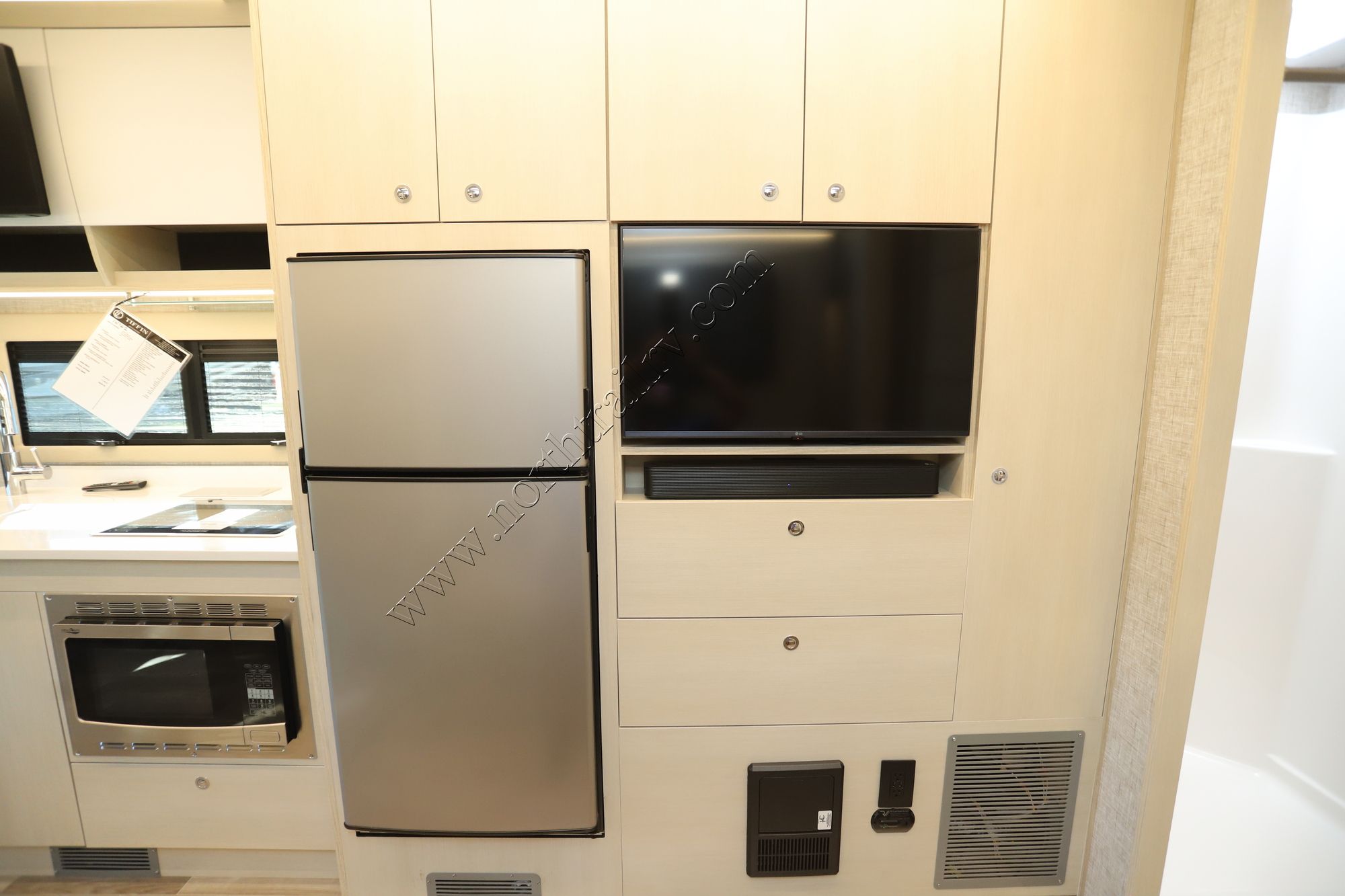 New 2026 Tiffin Motor Homes Wayfarer 25XRW Class C  For Sale