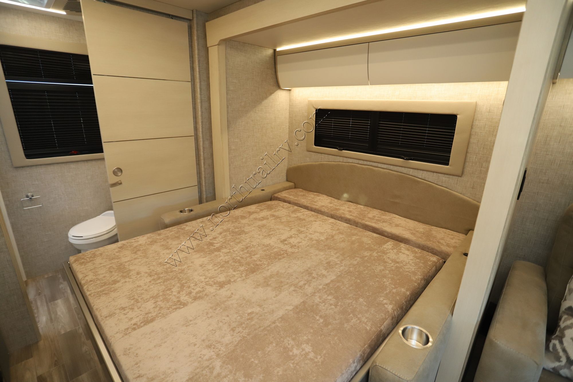 New 2026 Tiffin Motor Homes Wayfarer 25XRW Class C  For Sale