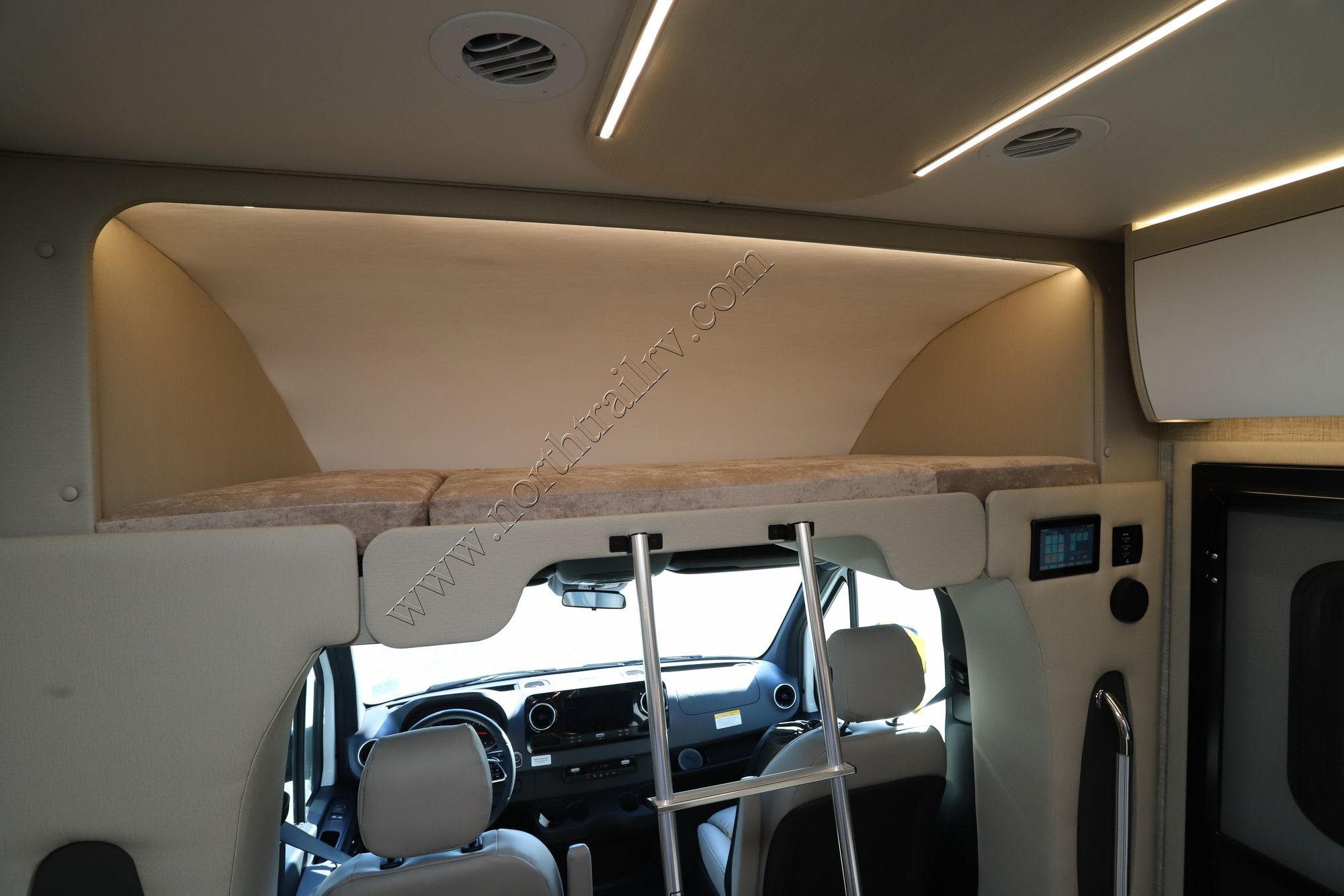 New 2026 Tiffin Motor Homes Wayfarer 25XRW Class C  For Sale