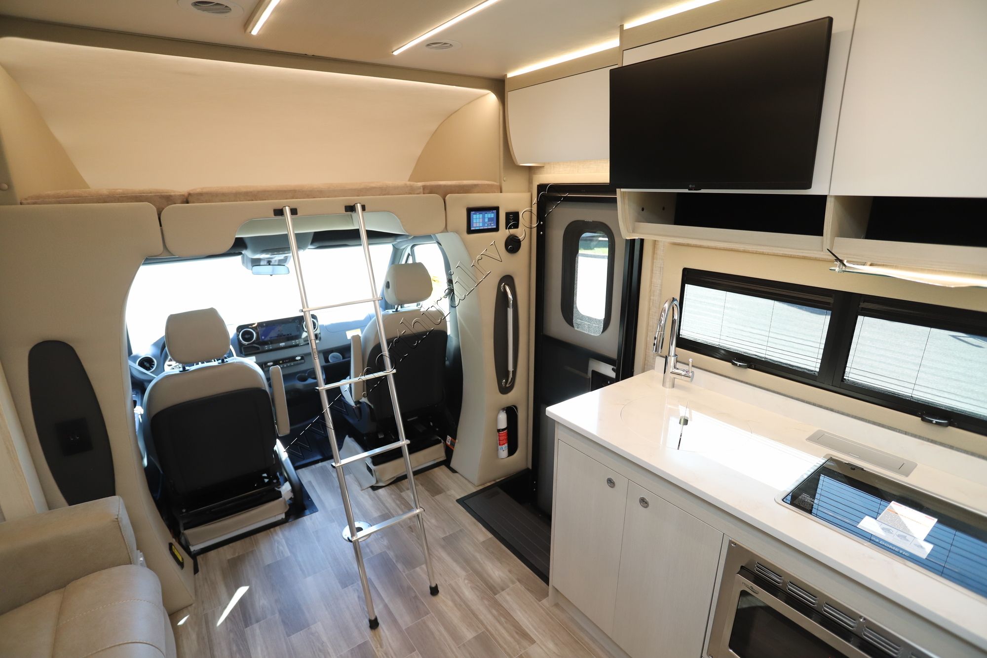 New 2026 Tiffin Motor Homes Wayfarer 25XRW Class C  For Sale