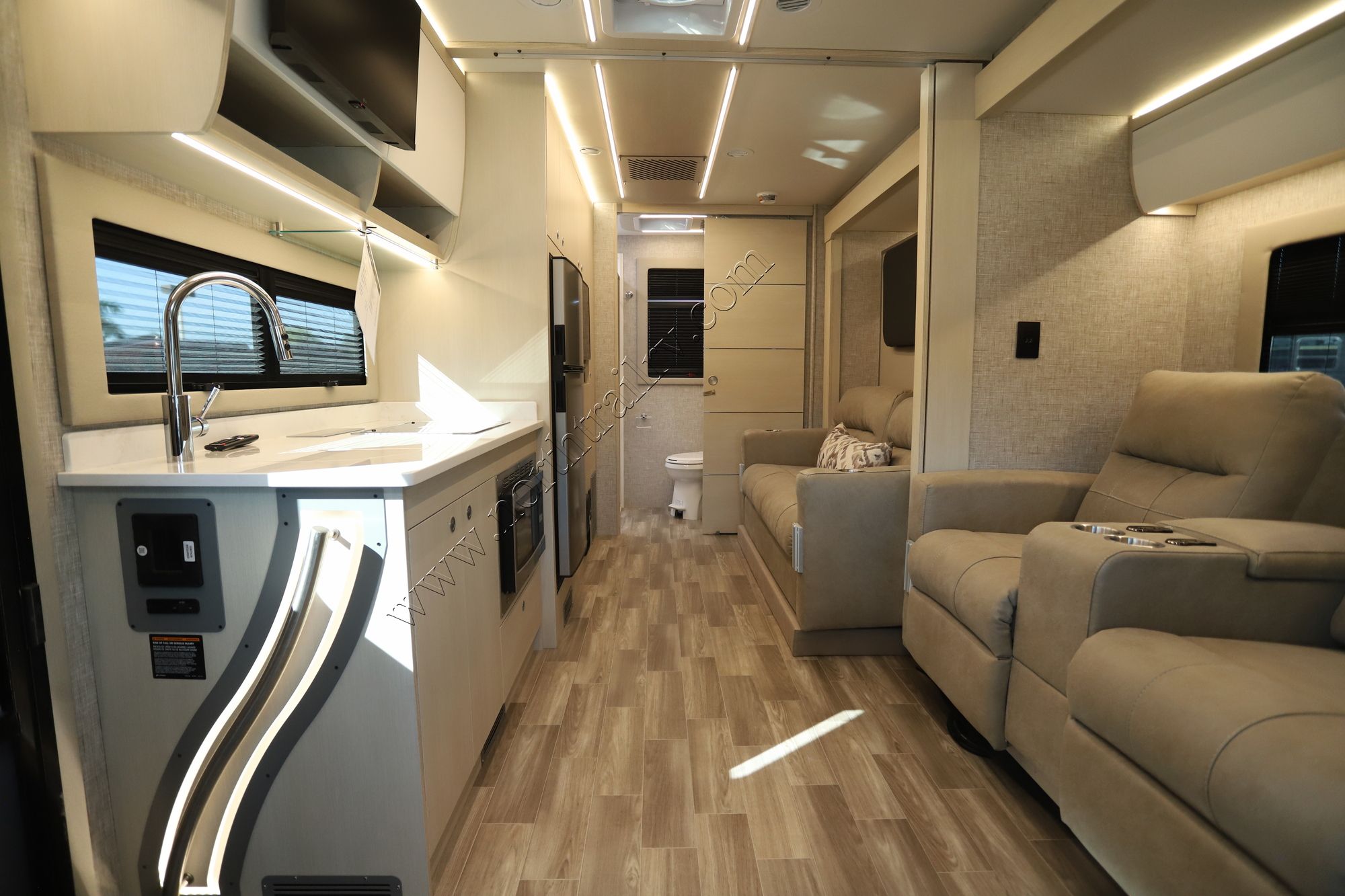 New 2026 Tiffin Motor Homes Wayfarer 25XRW Class C  For Sale