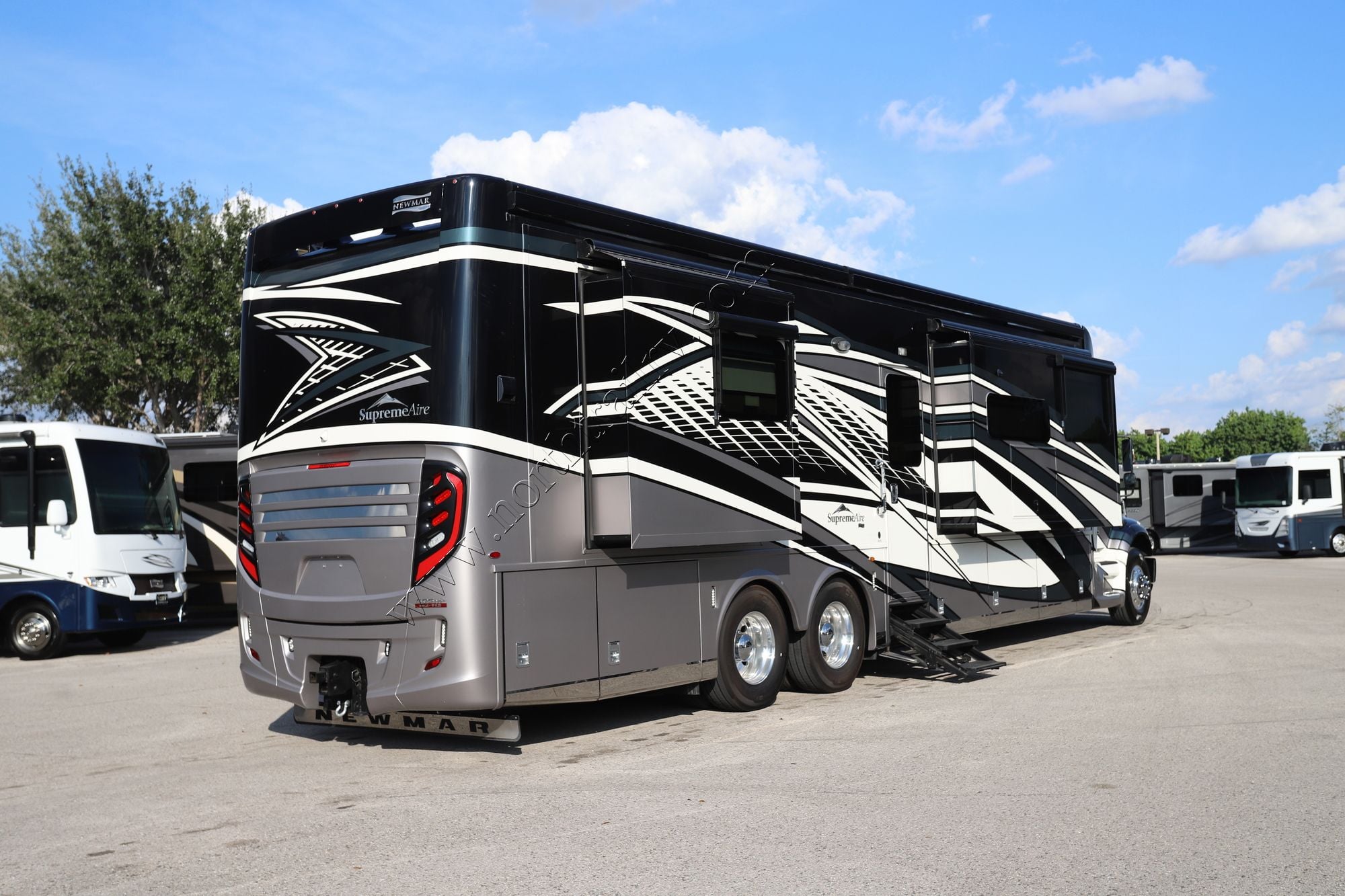 Used 2022 Newmar Supreme Aire 4575 Super C  For Sale