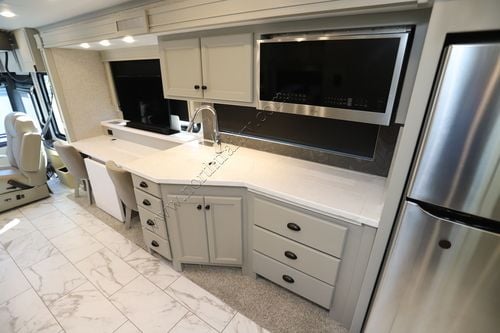 2025 Tiffin Motor Homes Allegro Red 33AA